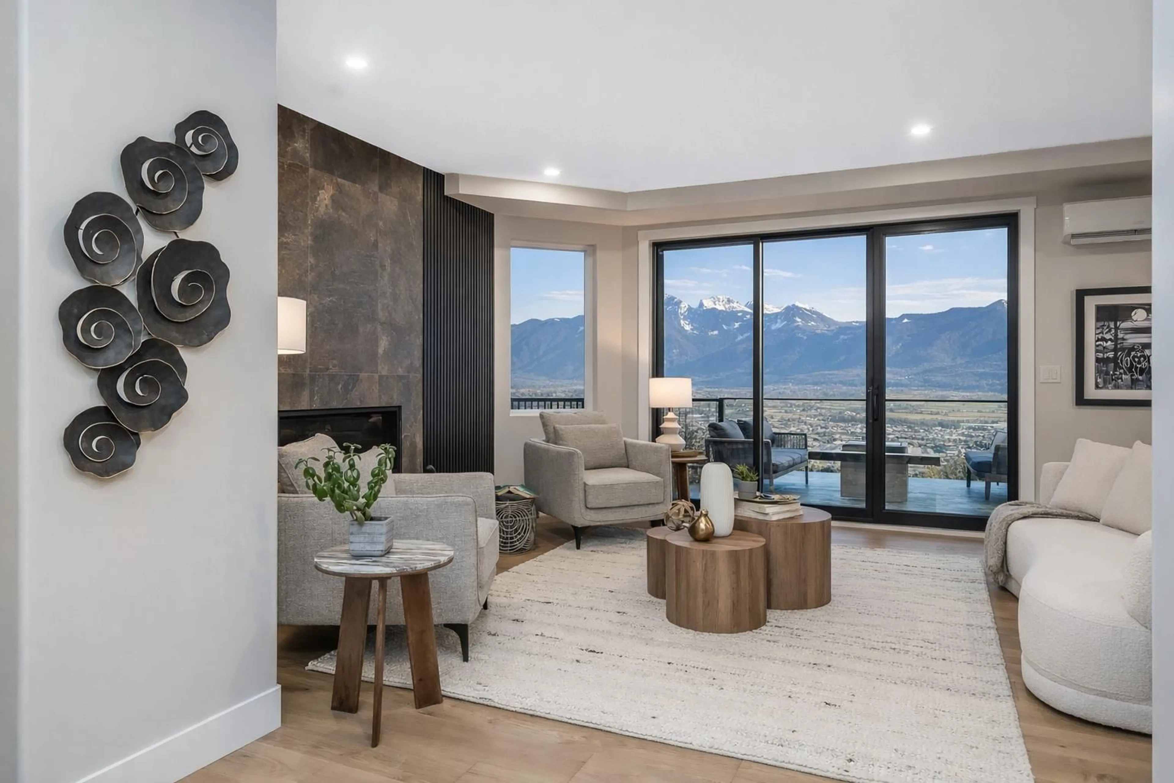 Living room with furniture, unknown for 43619 BRACKEN DRIVE, Chilliwack British Columbia V2R4A4