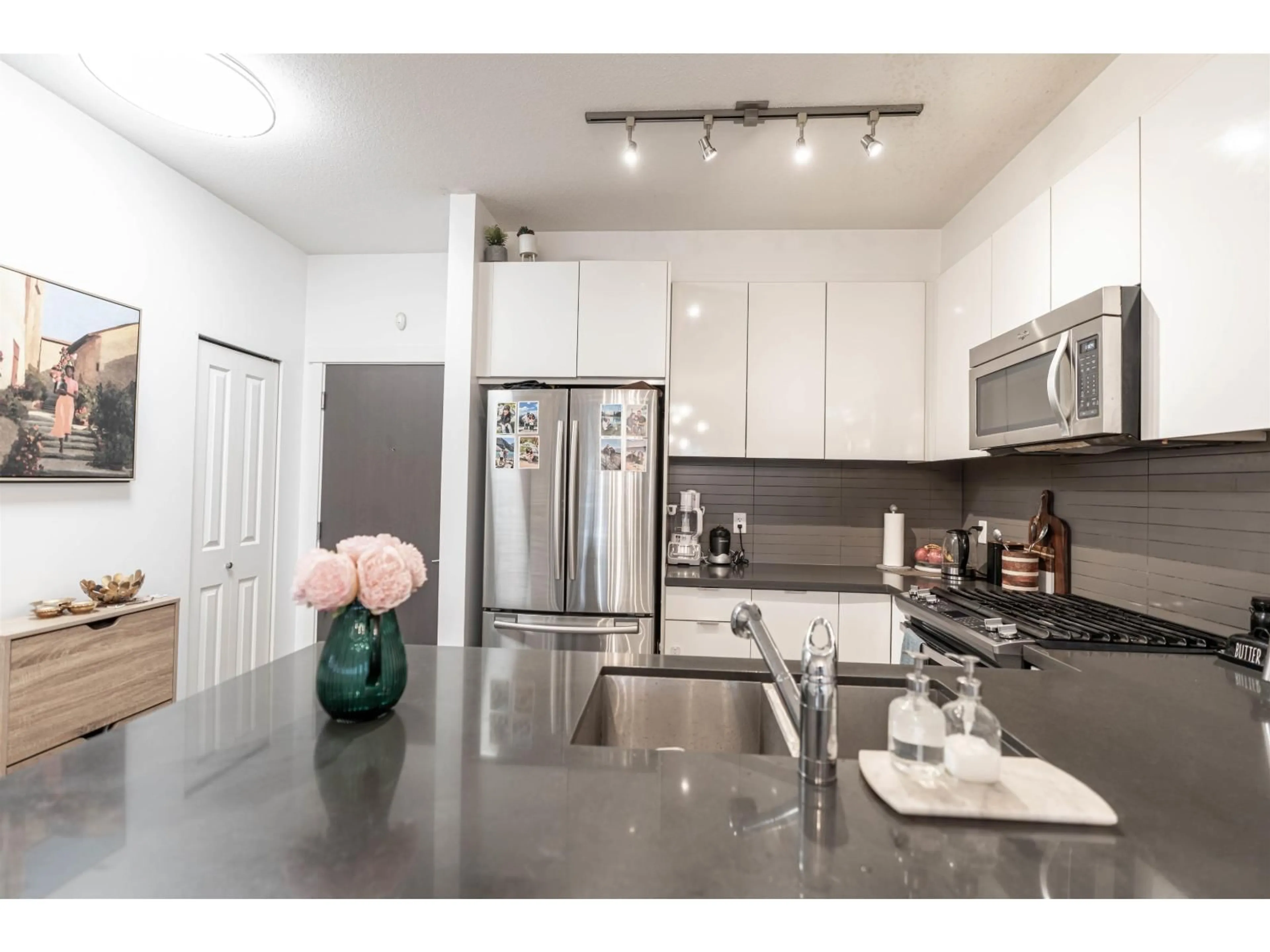 Open concept kitchen, unknown for 110 - 15168 33 AVENUE, Surrey British Columbia V3Z0N7