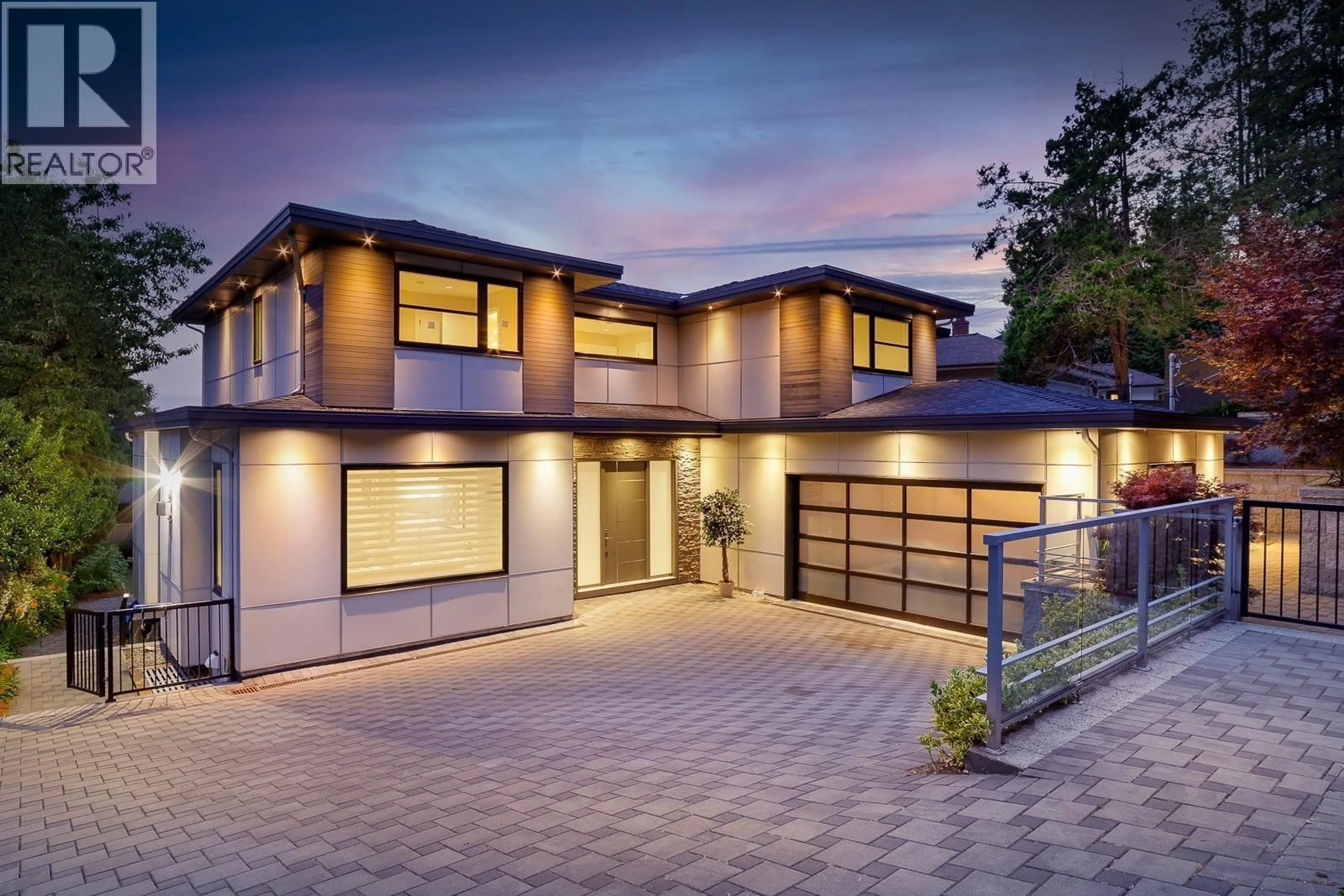 Home with brick exterior material, street for 517 GRANADA CRESCENT, North Vancouver British Columbia V7N3A7