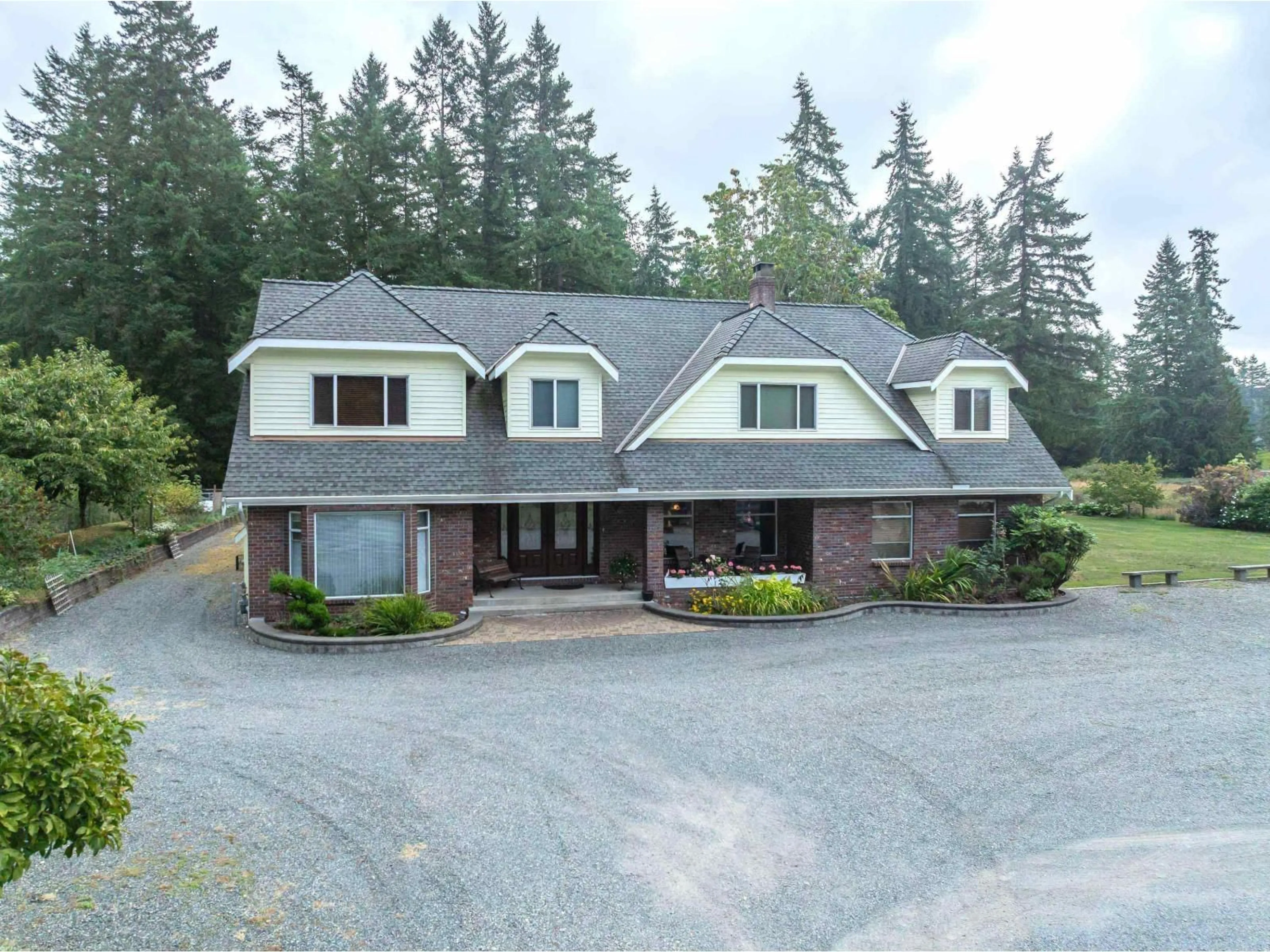A pic from outside/outdoor area/front of a property/back of a property/a pic from drone, unknown for 2572 204 STREET, Langley British Columbia V2Z2B6