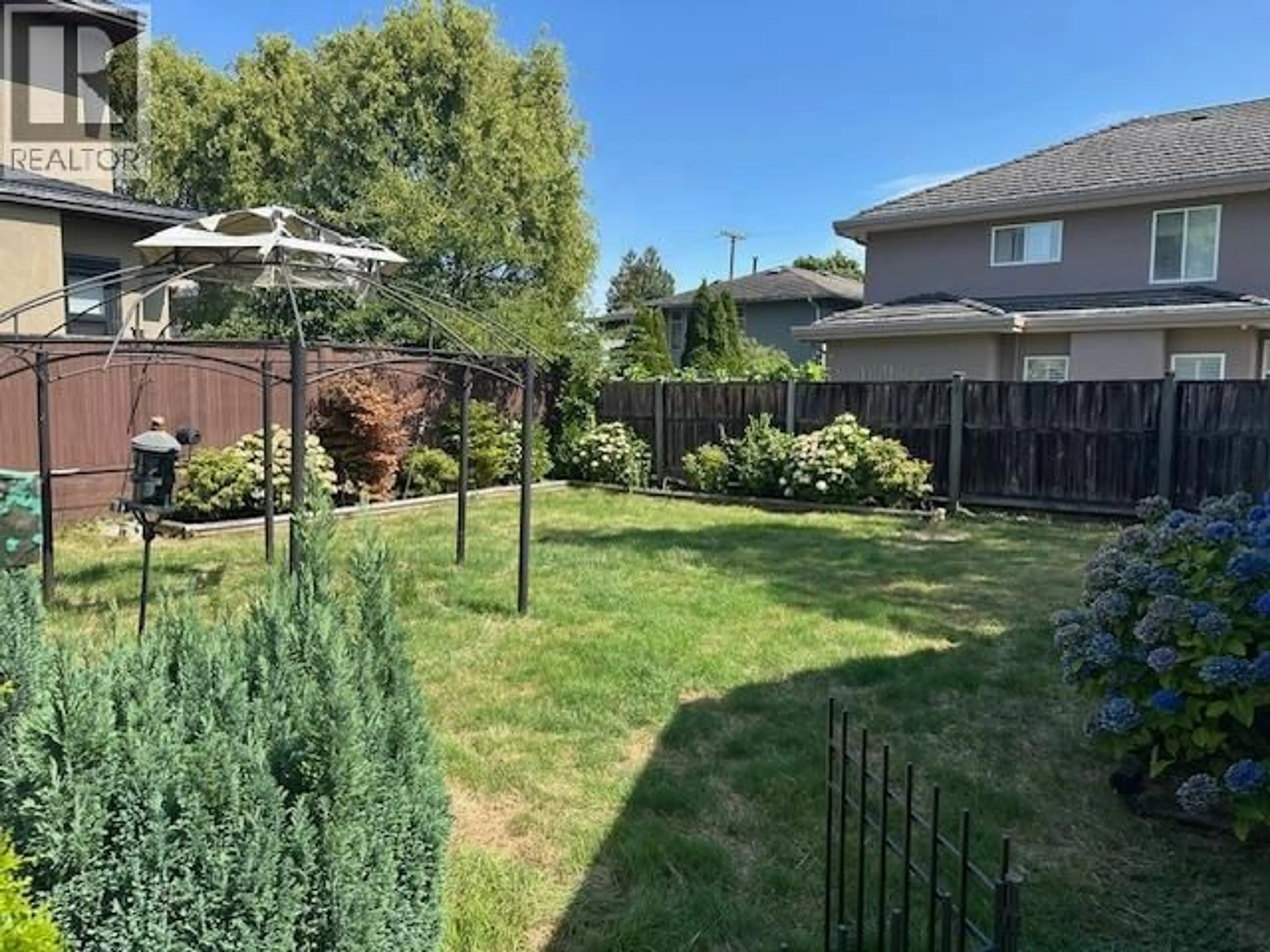 A pic from outside/outdoor area/front of a property/back of a property/a pic from drone, unknown for 9240 DIAMOND ROAD, Richmond British Columbia V7E1P3