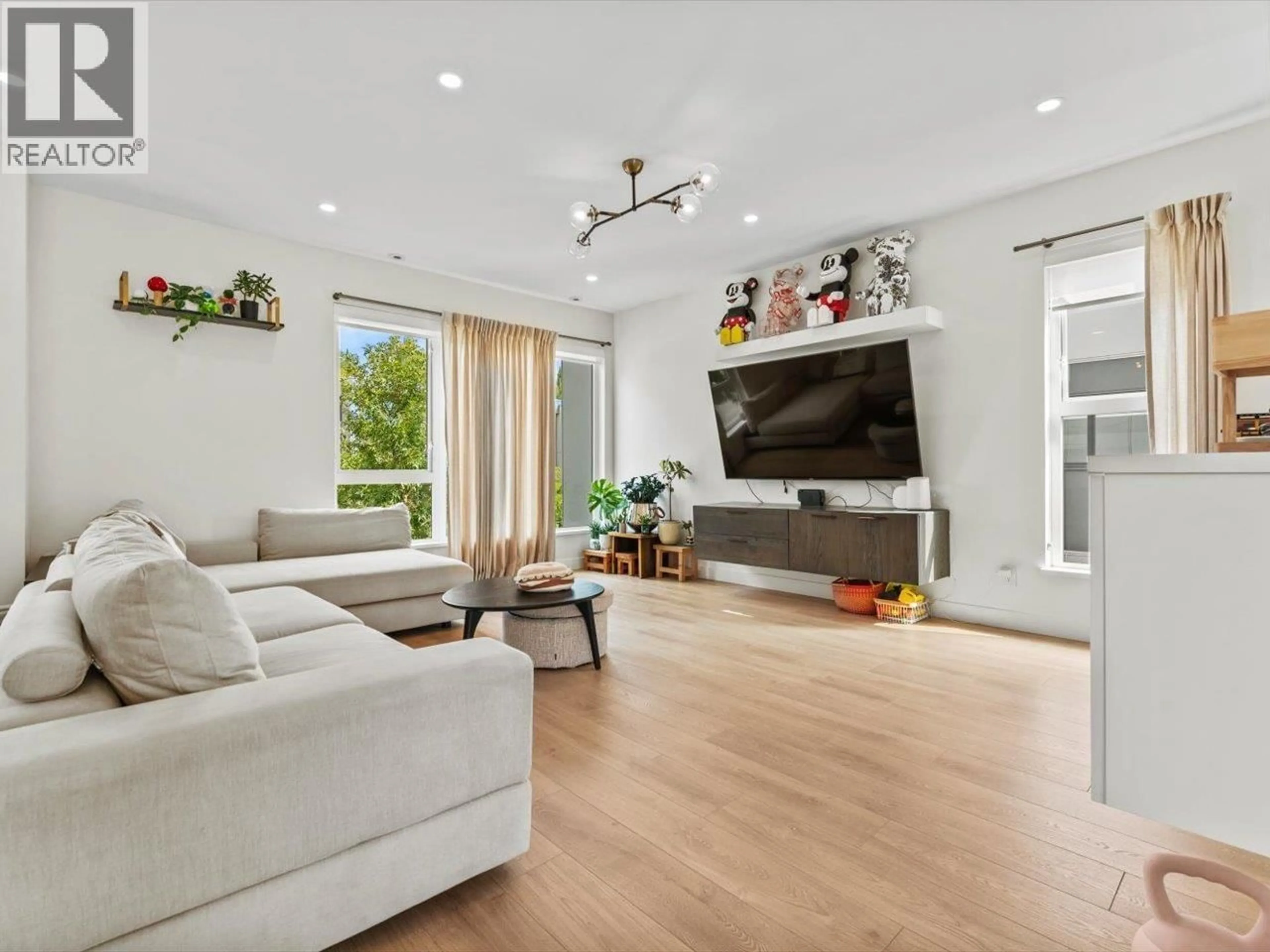 Living room with furniture, unknown for 66 - 3597 MALSUM DRIVE, North Vancouver British Columbia V7G0B2