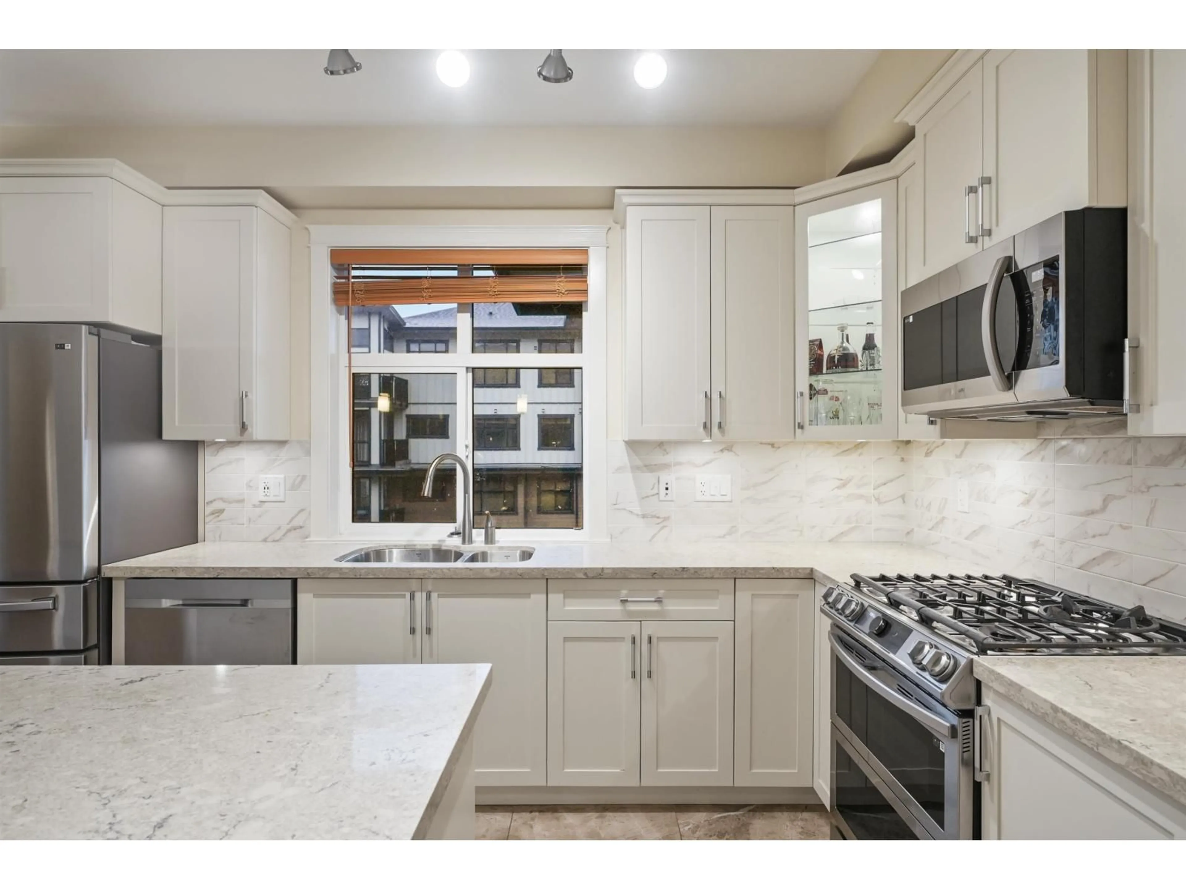 Open concept kitchen, ceramic/tile floor for 412 - 20376 86 AVENUE, Langley British Columbia V2Y3P8