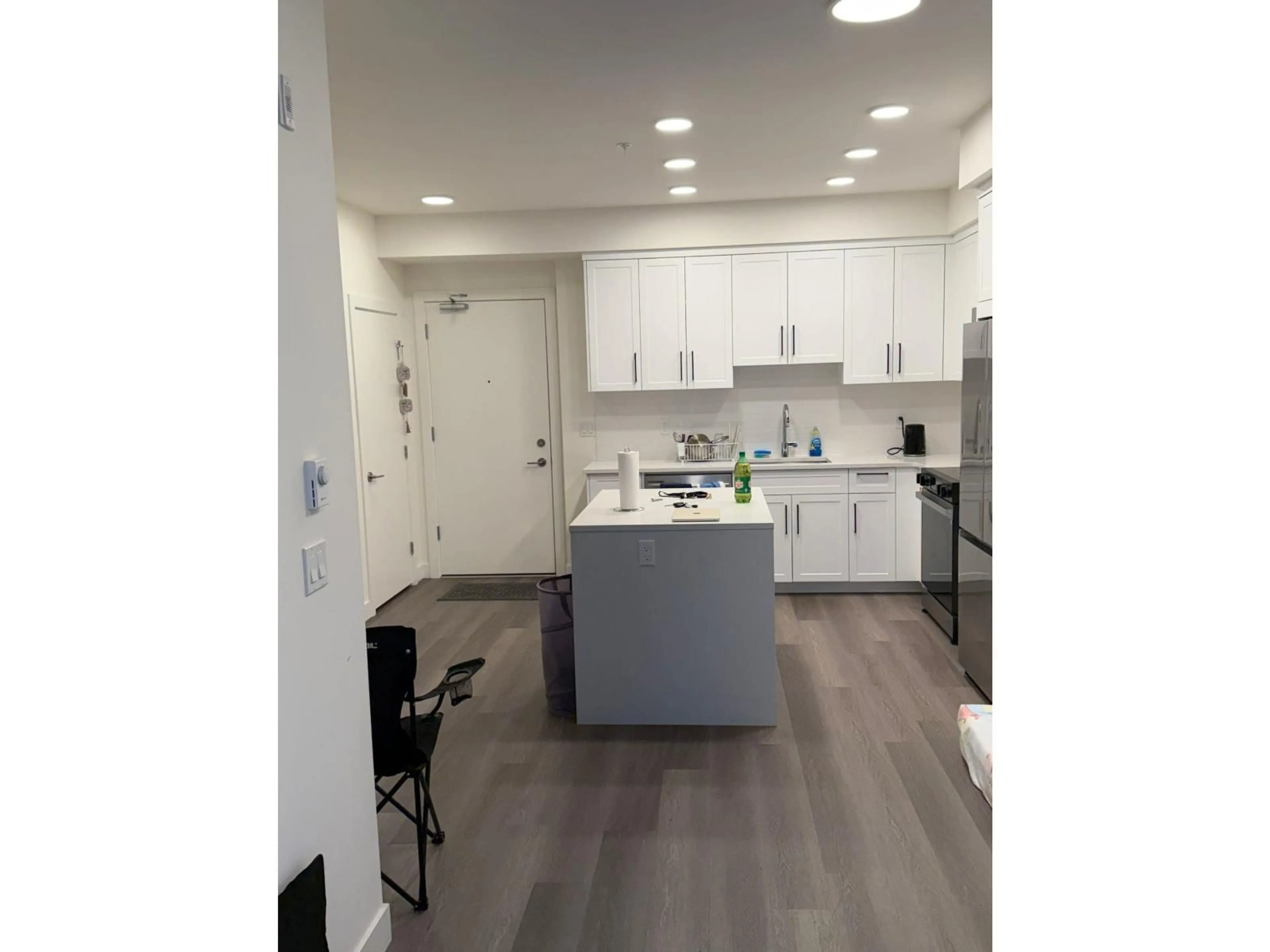 Open concept kitchen, unknown for 309 - 33816 SOUTH FRASER WAY, Abbotsford British Columbia V2S0P2