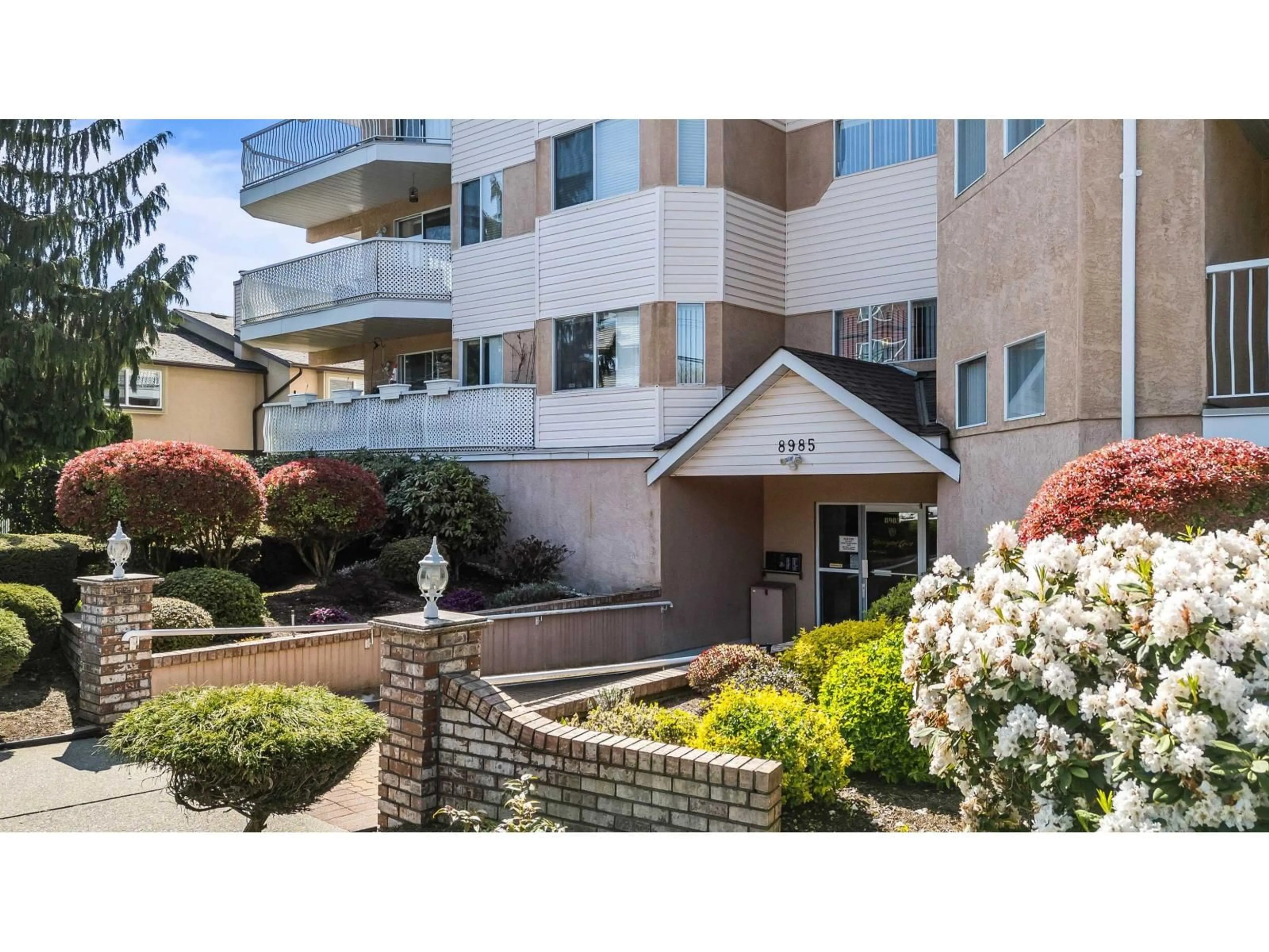 Patio, street for 214 - 8985 MARY STREET, Chilliwack British Columbia V2P4J4