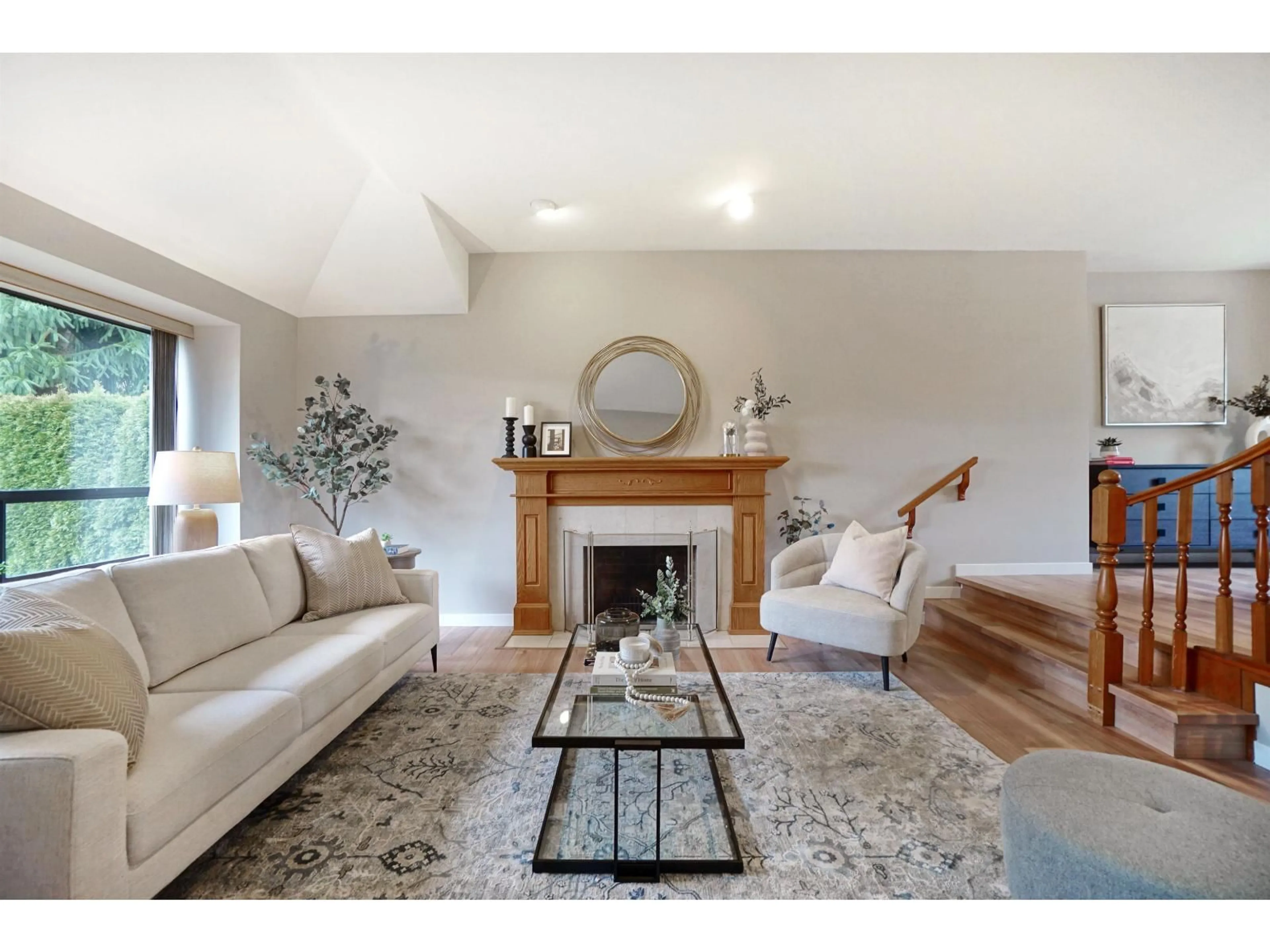 Living room with furniture, unknown for 16569 GLENWOOD CRESCENT SOUTH, Surrey British Columbia V4N1W7