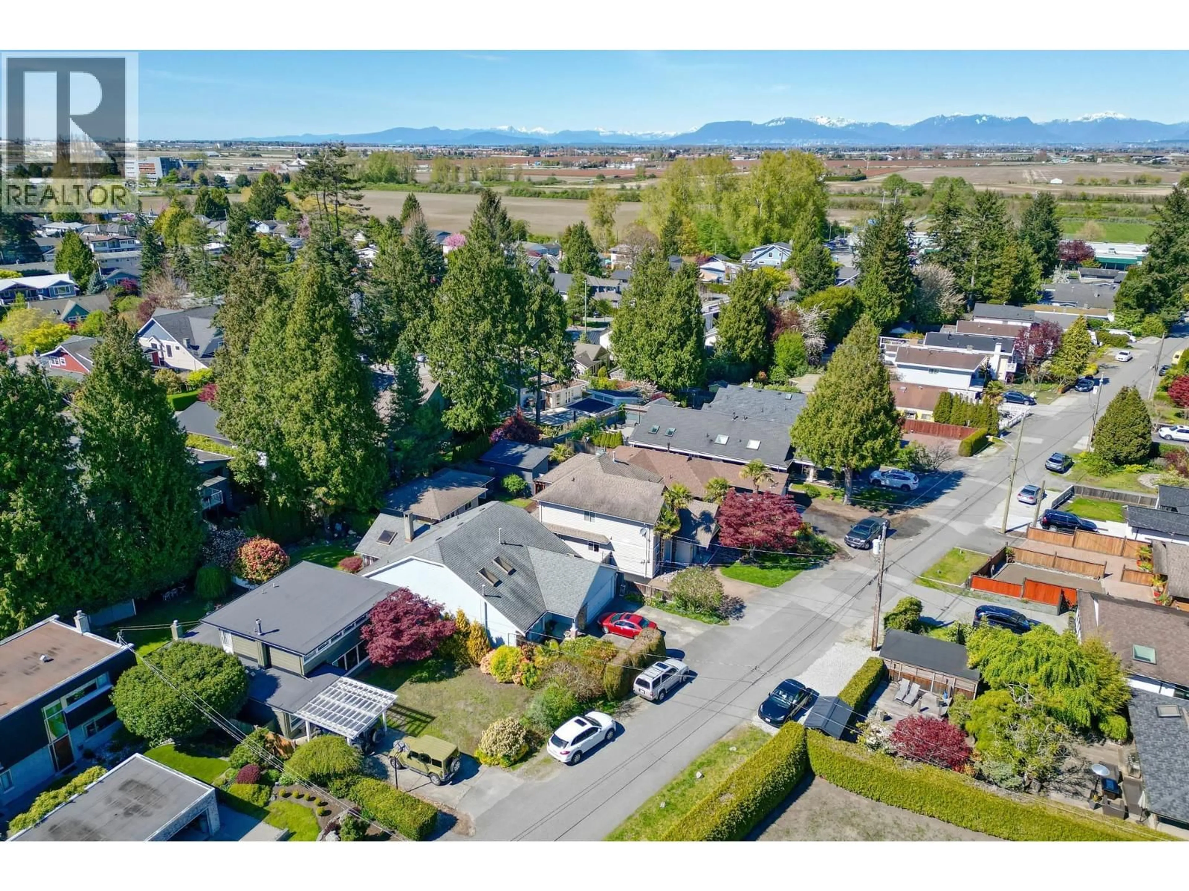 A pic from outside/outdoor area/front of a property/back of a property/a pic from drone, mountain view for 1655 BRAID ROAD, Delta British Columbia V4L1T5