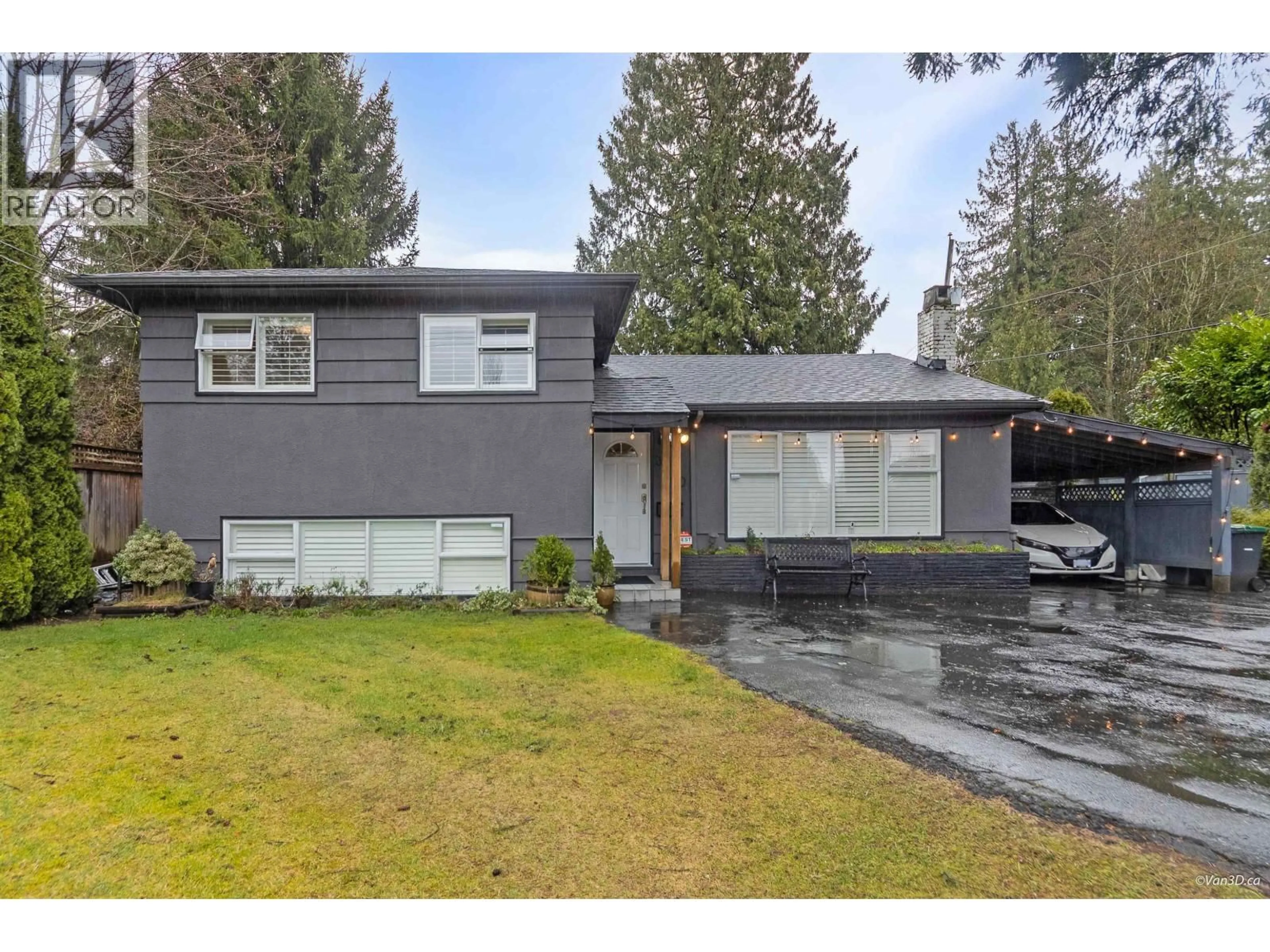 Home with vinyl exterior material, street for 3020 THORNCLIFFE DRIVE, North Vancouver British Columbia V7R2T1
