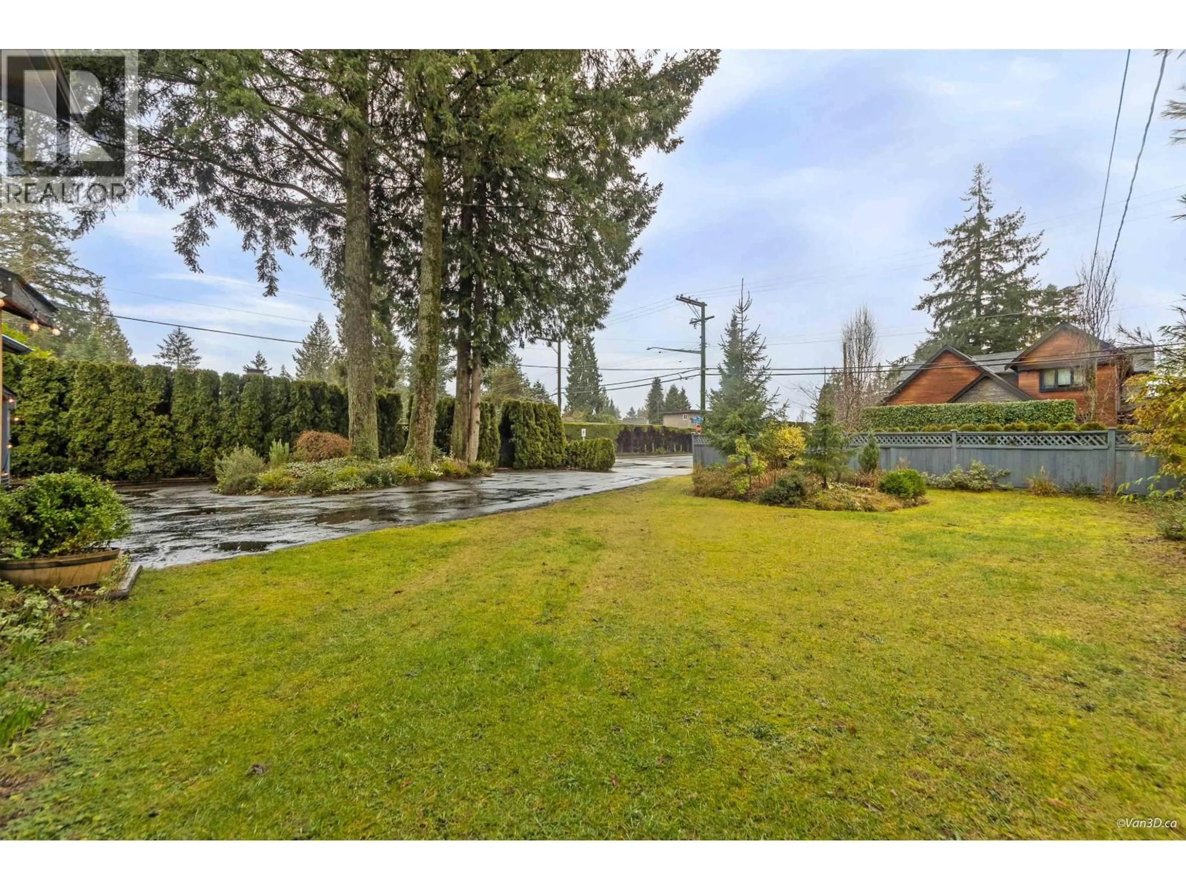 A pic from outside/outdoor area/front of a property/back of a property/a pic from drone, water/lake/river/ocean view for 3020 THORNCLIFFE DRIVE, North Vancouver British Columbia V7R2T1