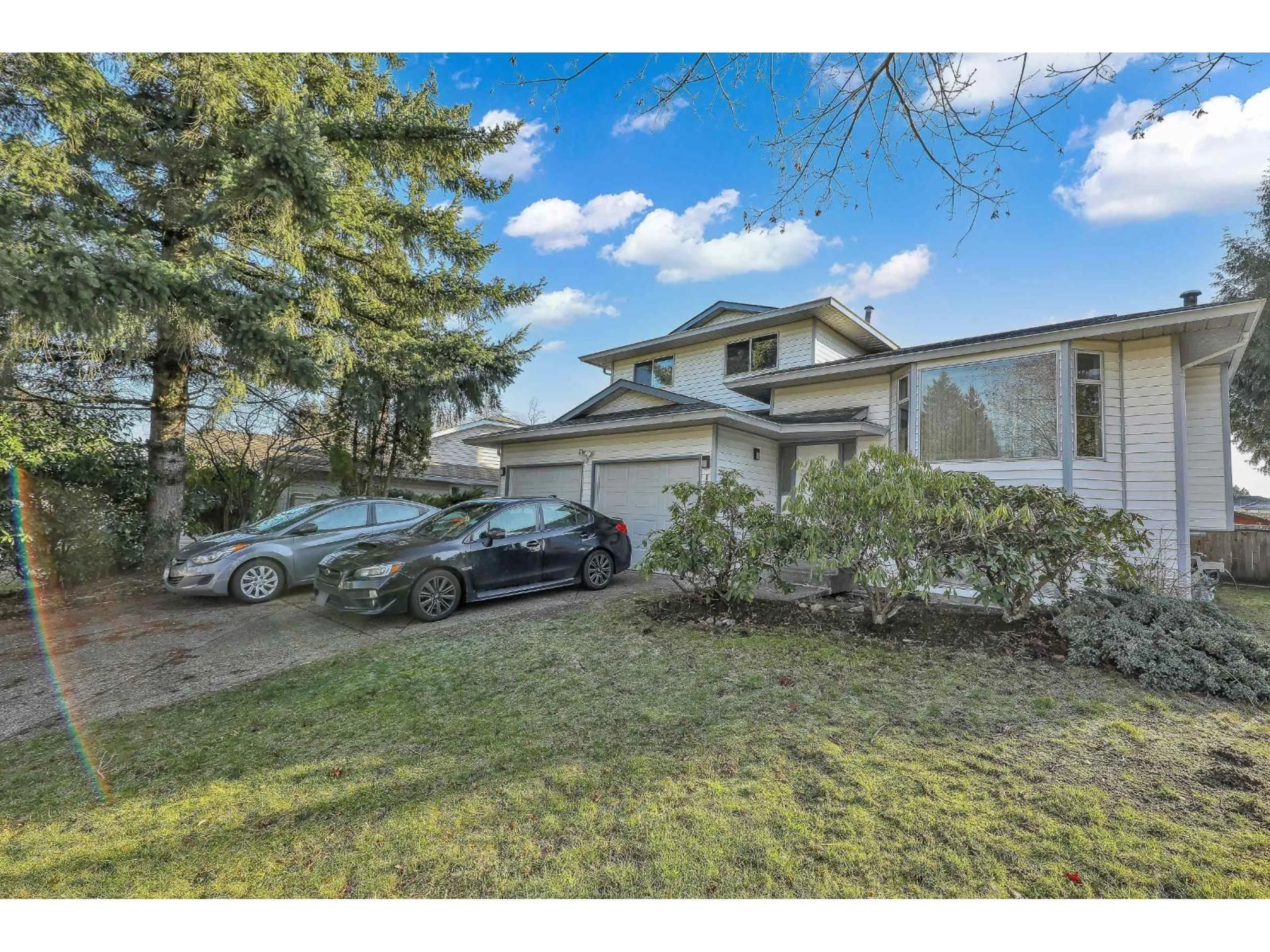 A pic from outside/outdoor area/front of a property/back of a property/a pic from drone, street for 15662 91A AVENUE, Surrey British Columbia V4N2X3