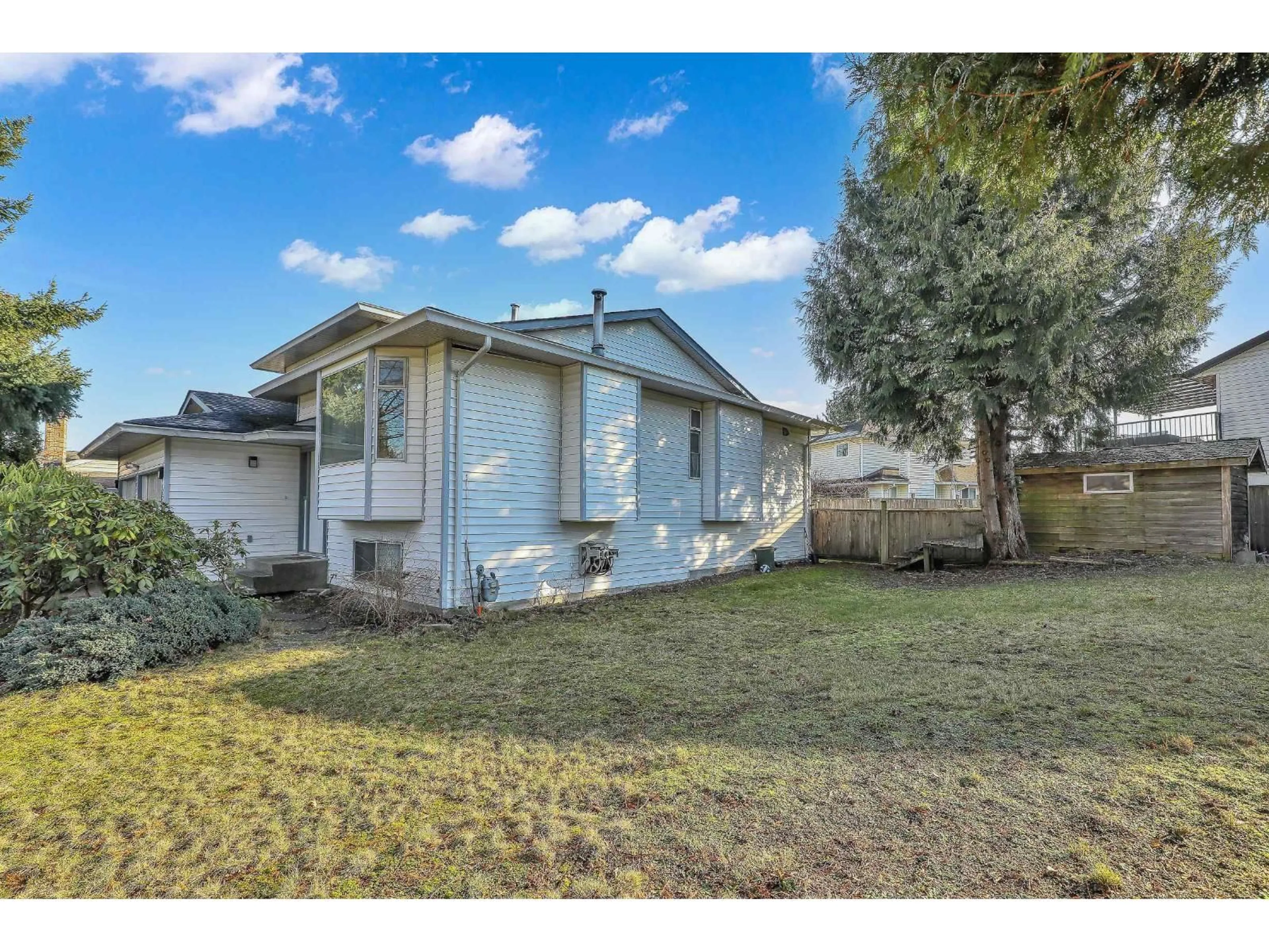 A pic from outside/outdoor area/front of a property/back of a property/a pic from drone, street for 15662 91A AVENUE, Surrey British Columbia V4N2X3