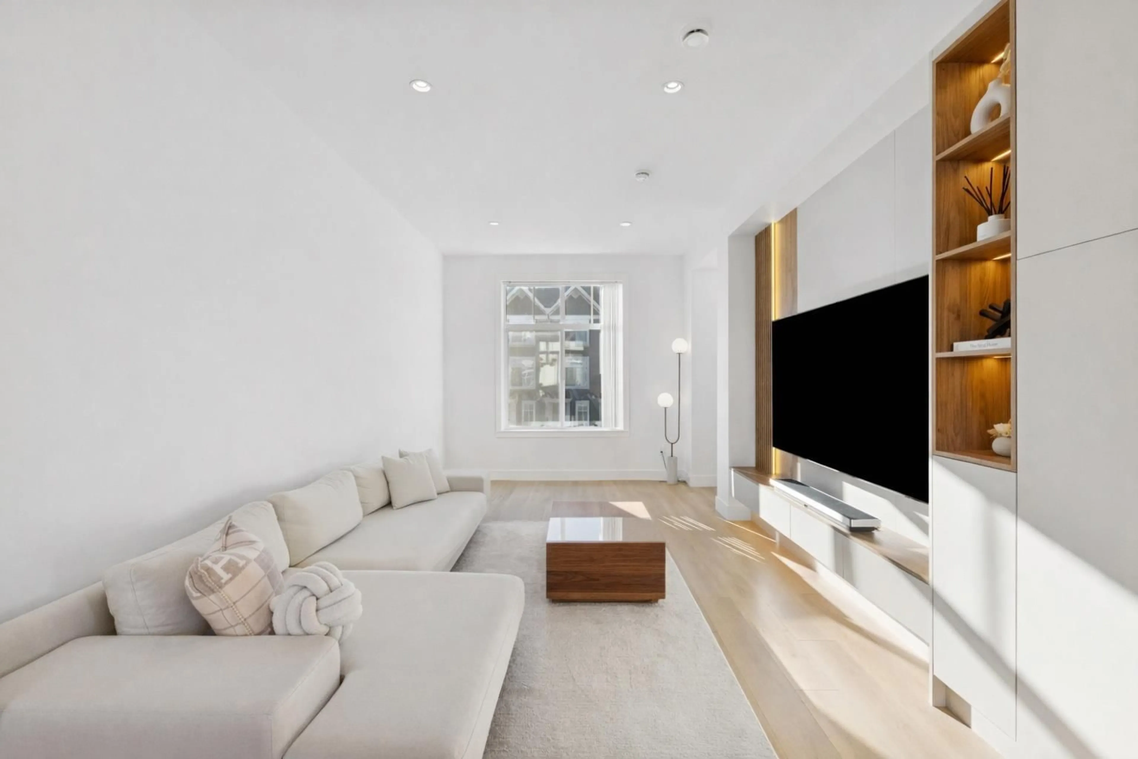 Living room with furniture, unknown for 3 - 14151 58A AVENUE, Surrey British Columbia V3X0L1