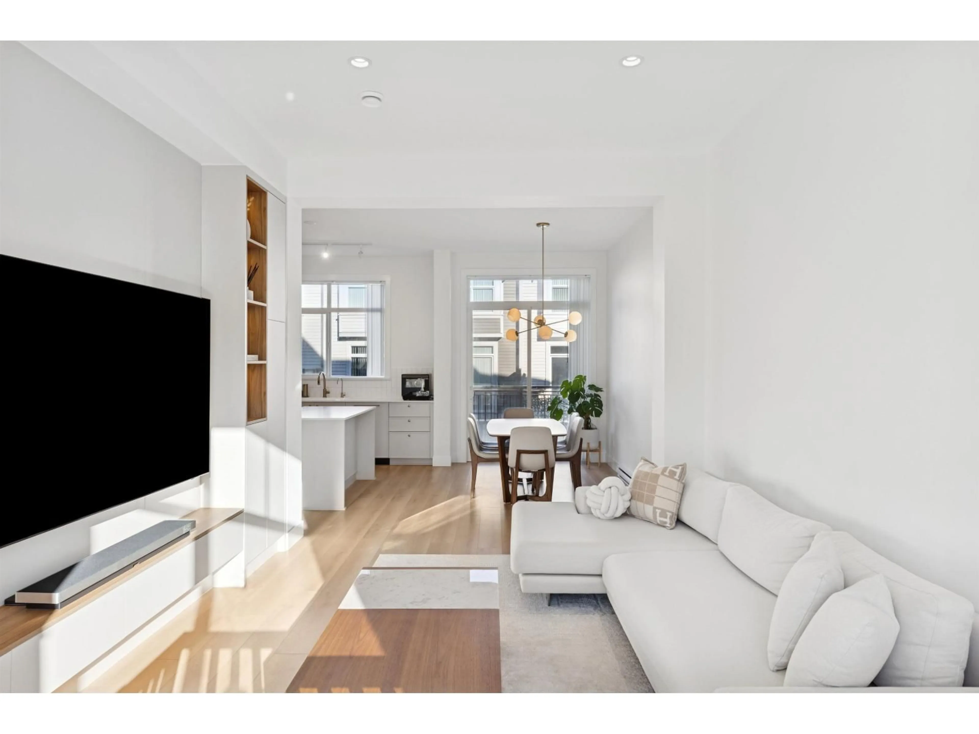 Living room with furniture, unknown for 3 - 14151 58A AVENUE, Surrey British Columbia V3X0L1