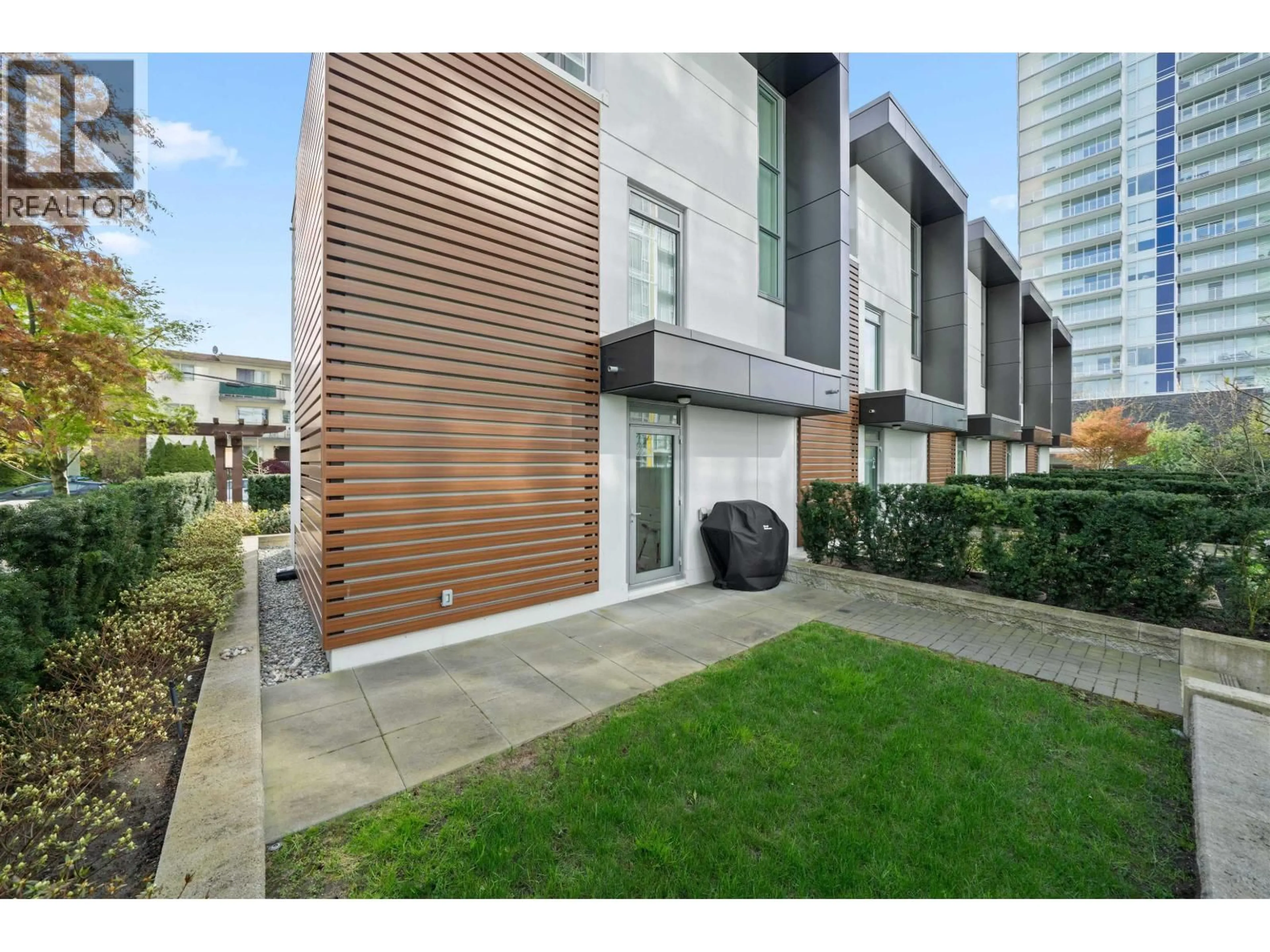 Patio, street for 6691 MARLBOROUGH AVENUE, Burnaby British Columbia V5H0J3