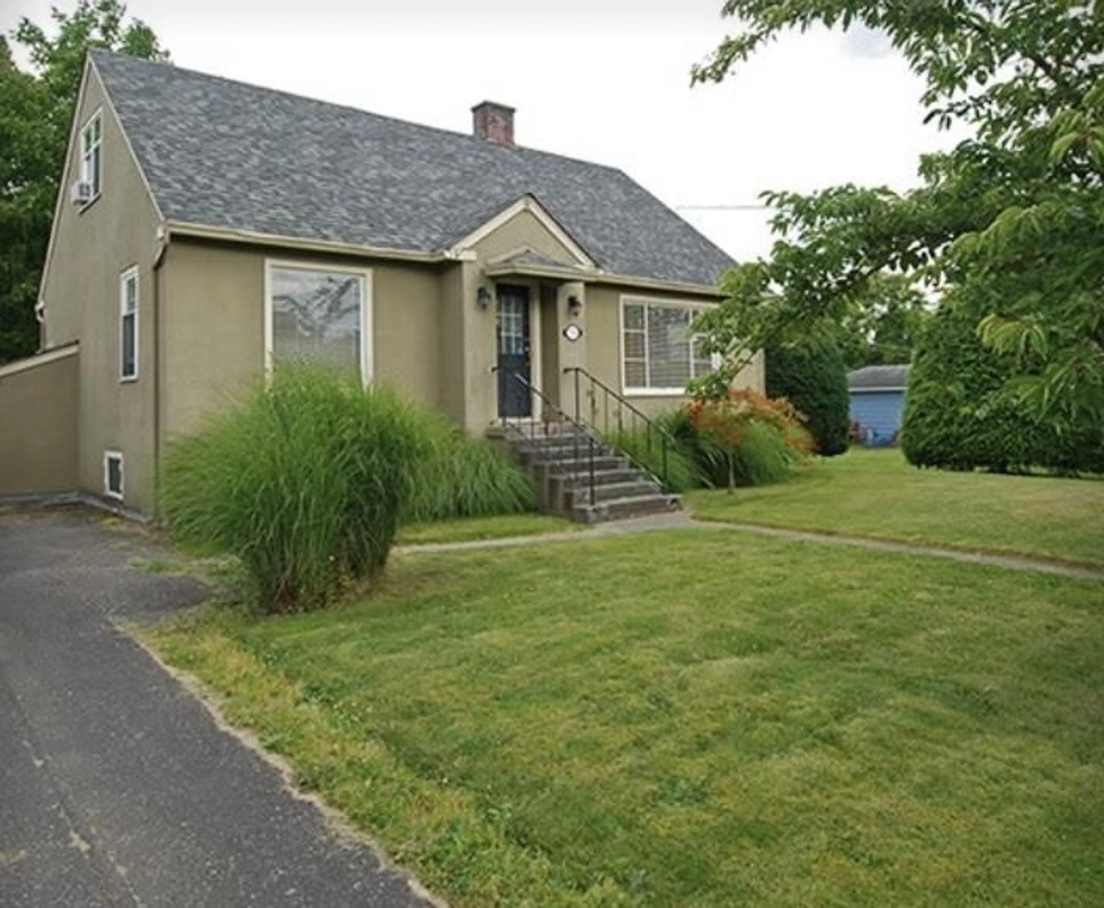 Home with vinyl exterior material, street for 9754 OAK STREET, Chilliwack British Columbia V2P5A4