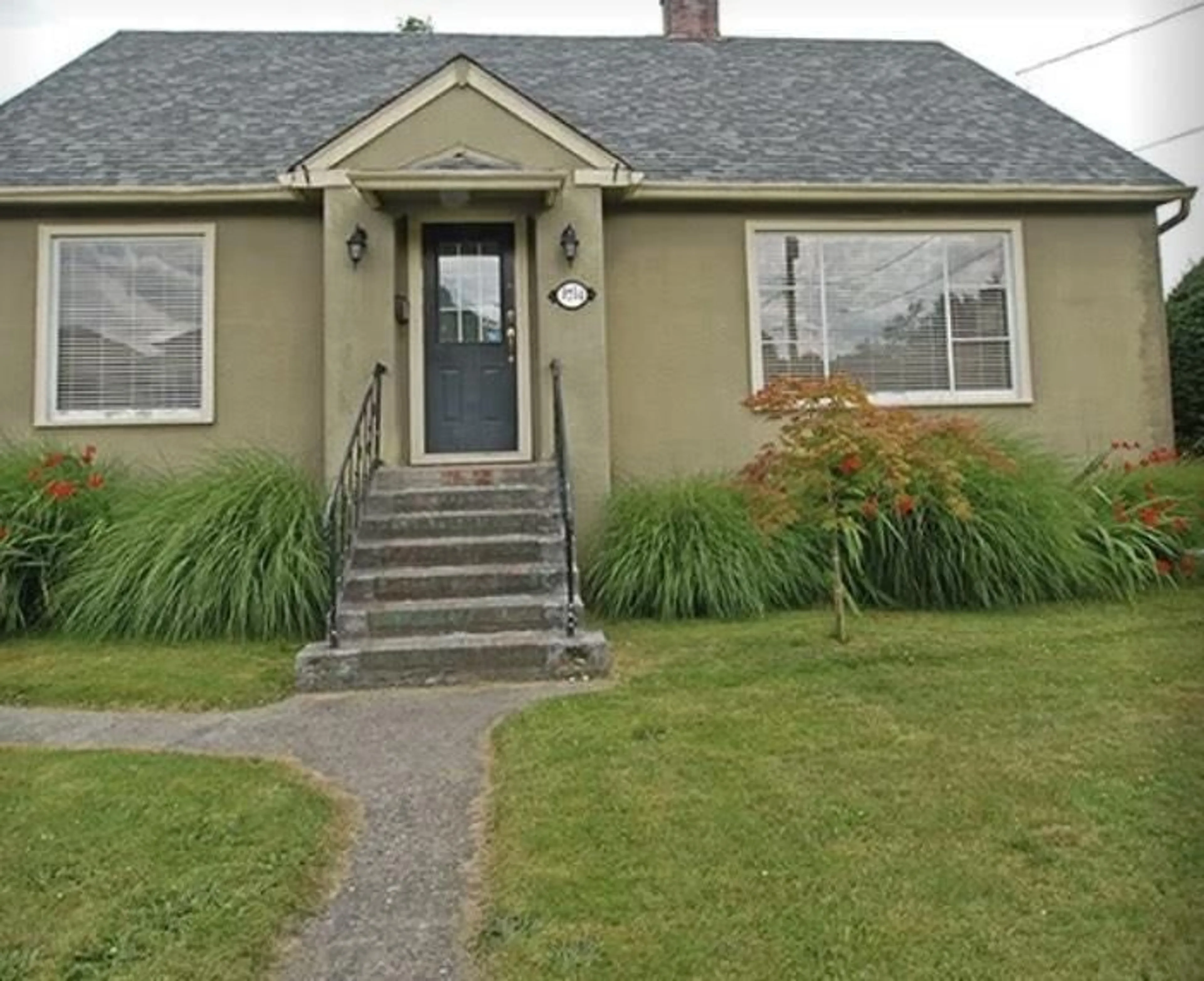 Home with vinyl exterior material, street for 9754 OAK STREET, Chilliwack British Columbia V2P5A4