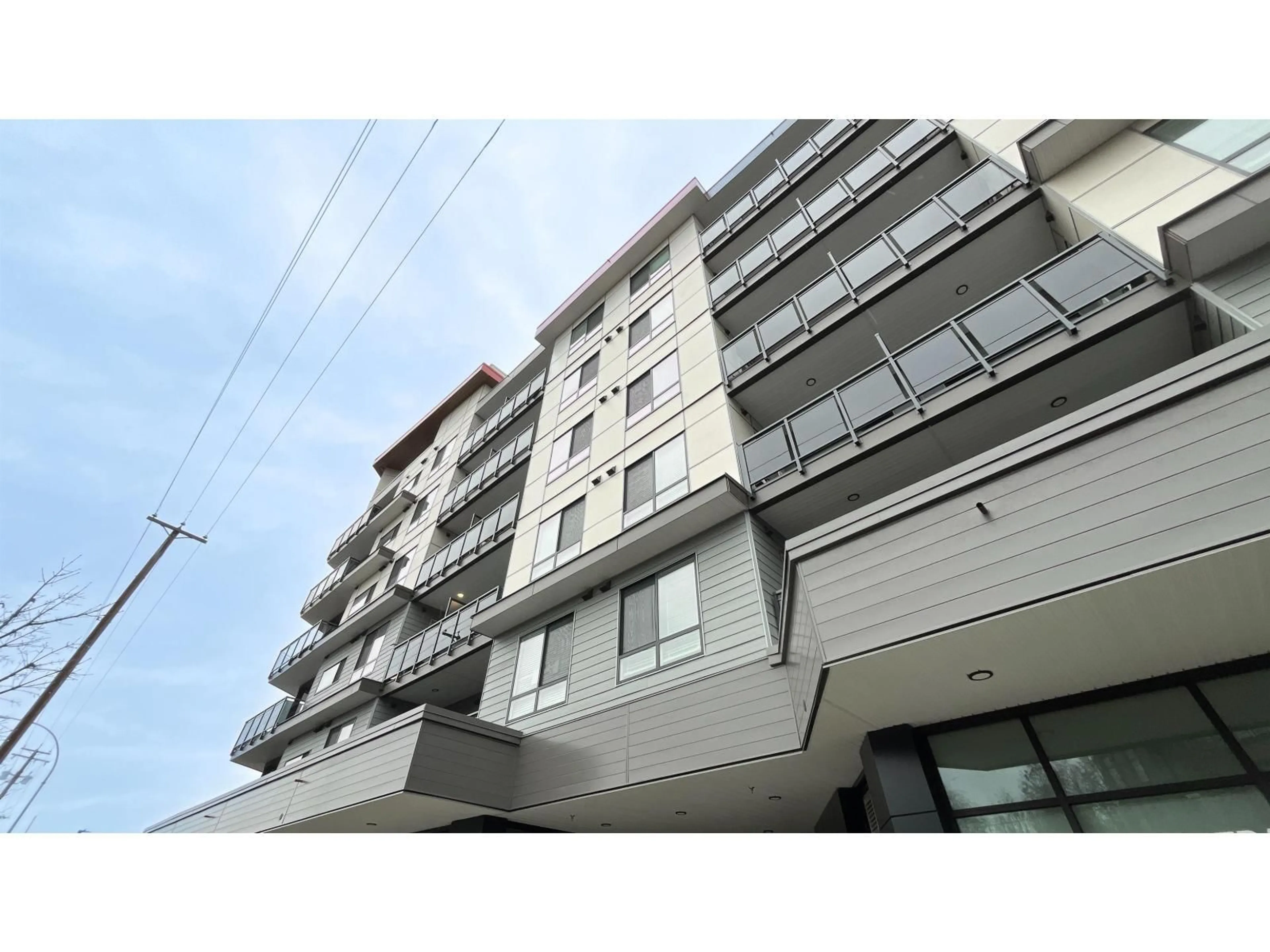 Unknown for 304 - 20061 FRASER HIGHWAY, Langley British Columbia V3A0R4