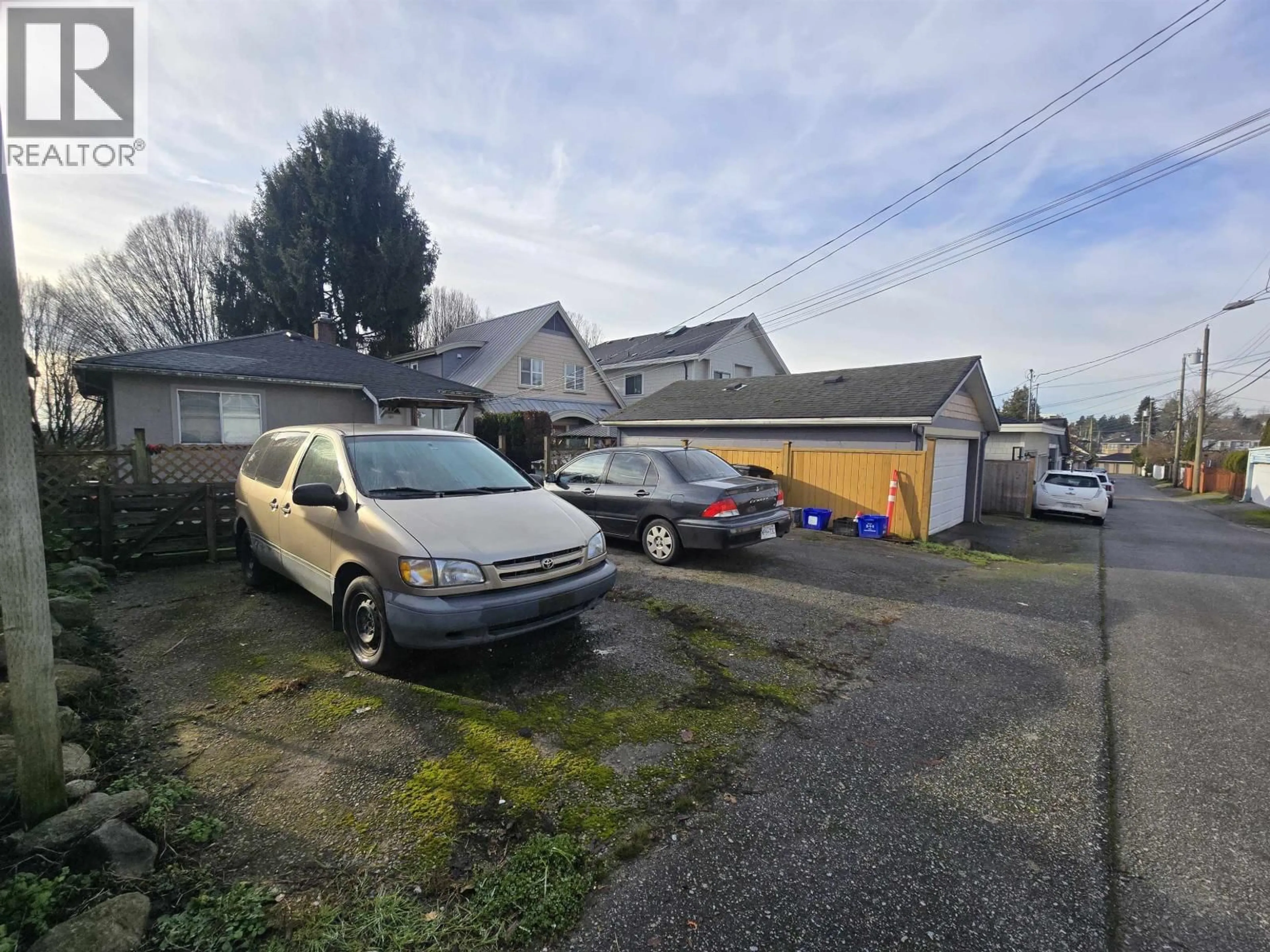 A pic from outside/outdoor area/front of a property/back of a property/a pic from drone, street for 123 64TH AVENUE, Vancouver British Columbia V5X2M3