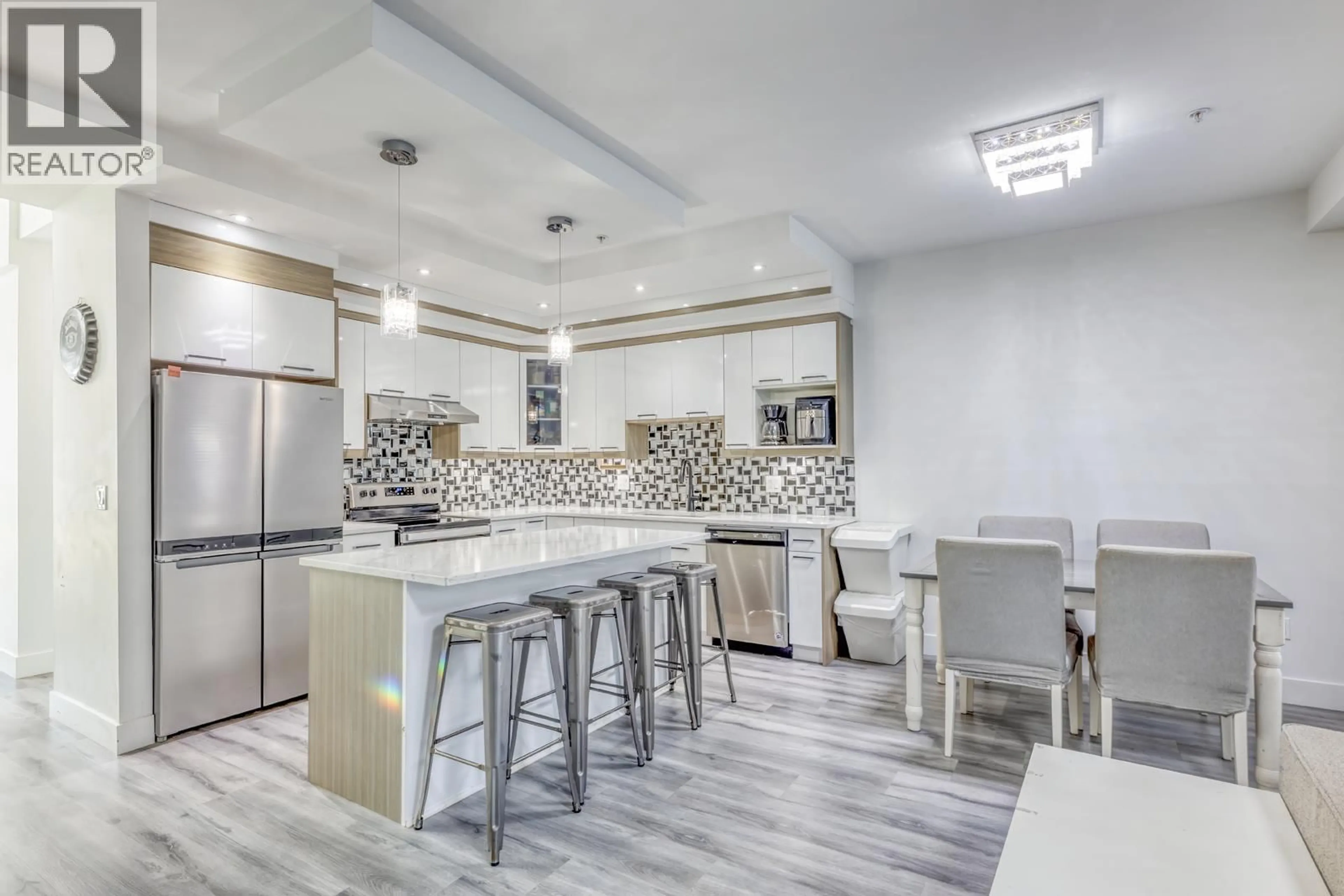 Open concept kitchen, ceramic/tile floor for 3 - 1526 GRANT AVENUE, Port Coquitlam British Columbia V5B2K5