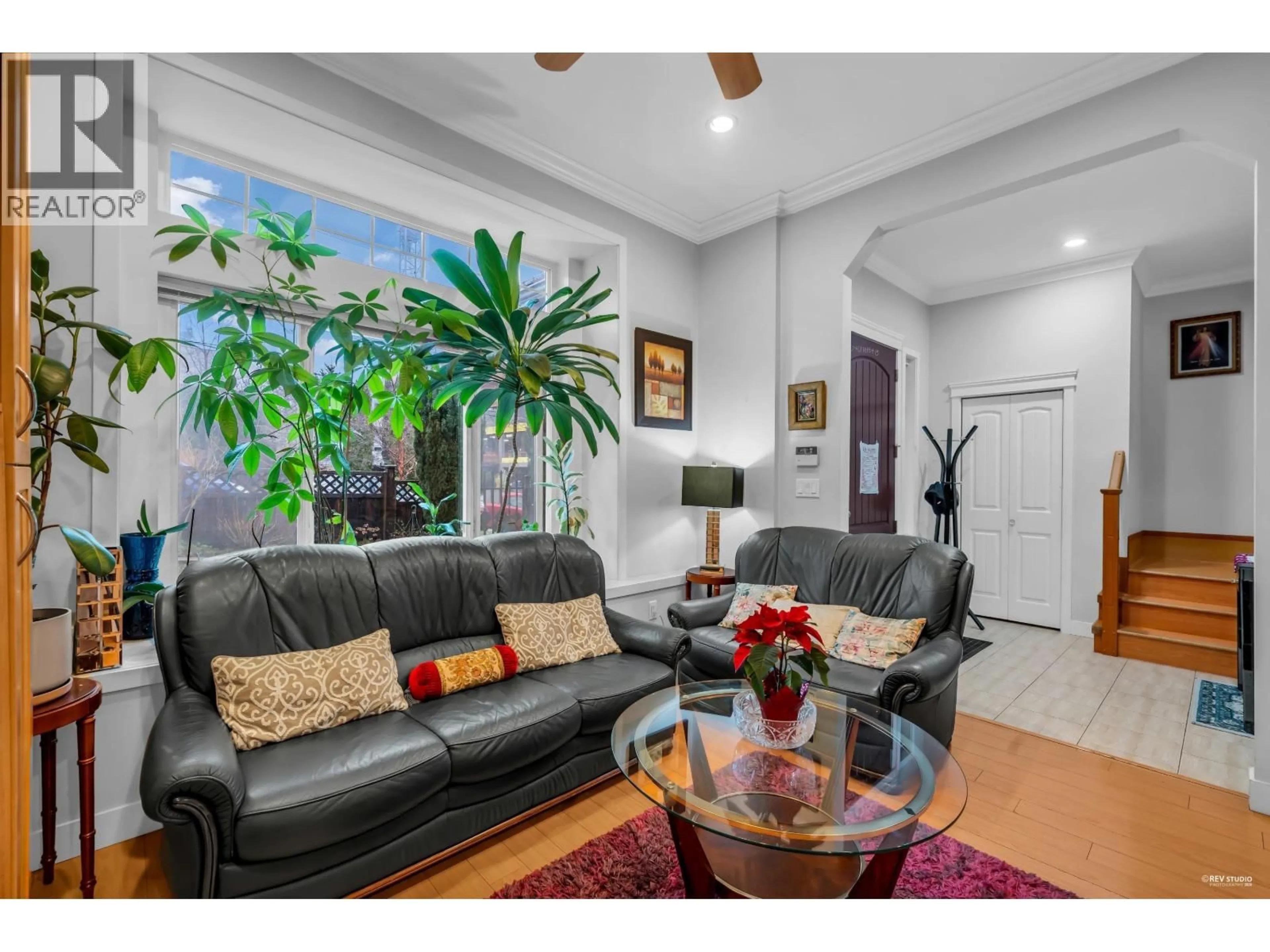 Living room with furniture, unknown for 312 STRAND AVENUE, New Westminster British Columbia V3L3J2