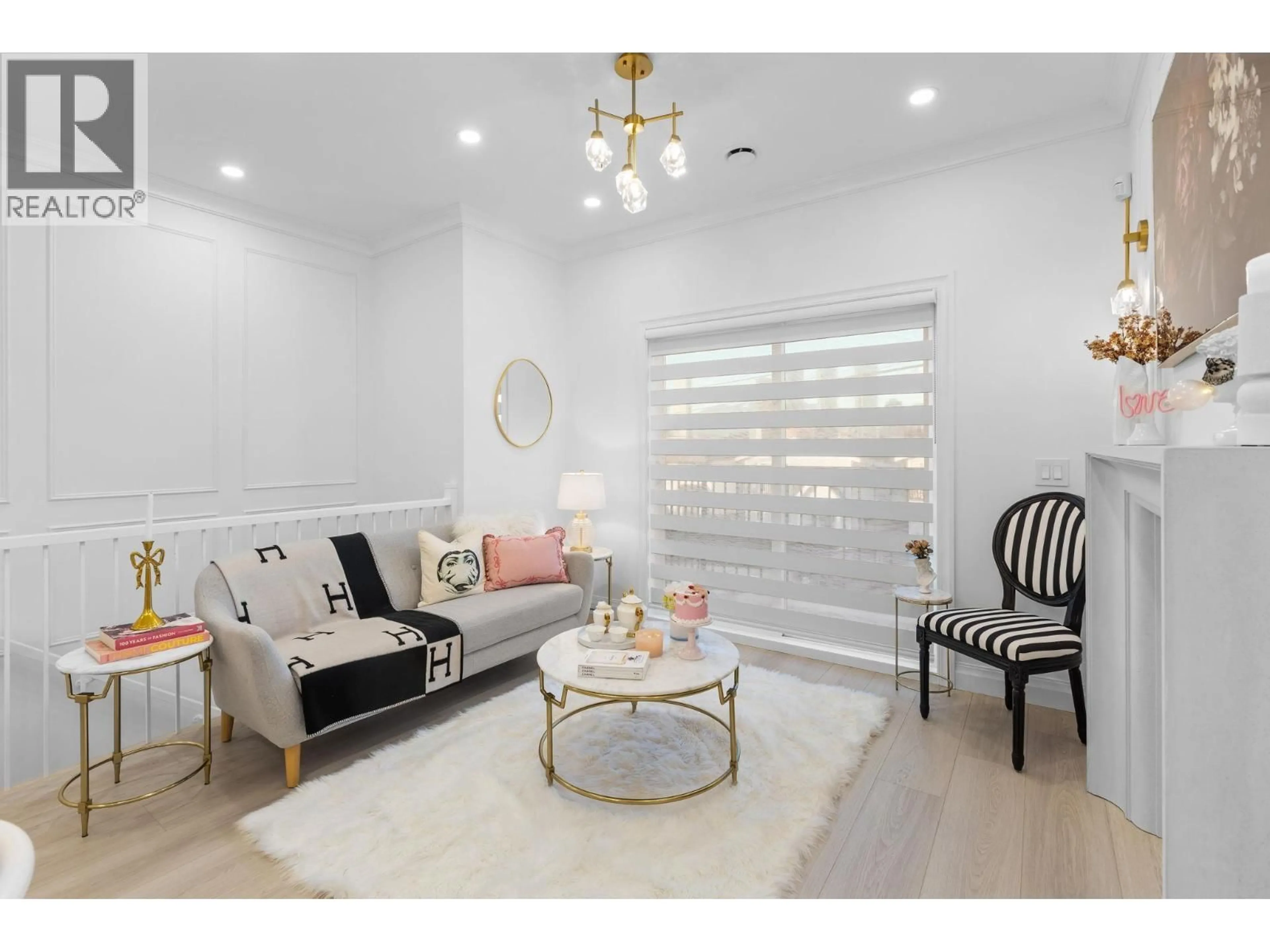 Living room with furniture, wood/laminate floor for 5136 DOMINION STREET, Burnaby British Columbia V5G1C9