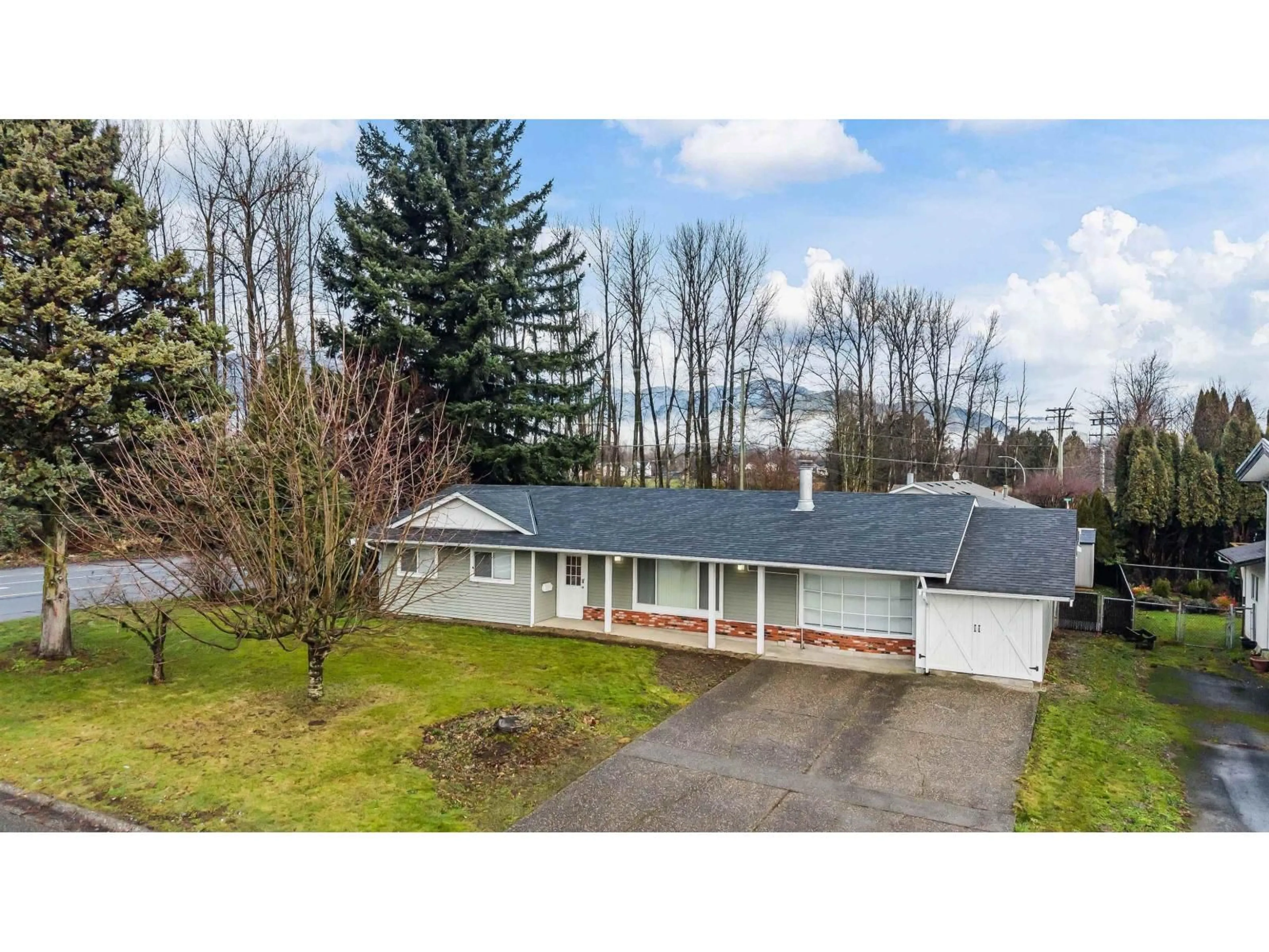 A pic from outside/outdoor area/front of a property/back of a property/a pic from drone, unknown for 45135 DEANS AVENUE, Chilliwack British Columbia V2P6V7