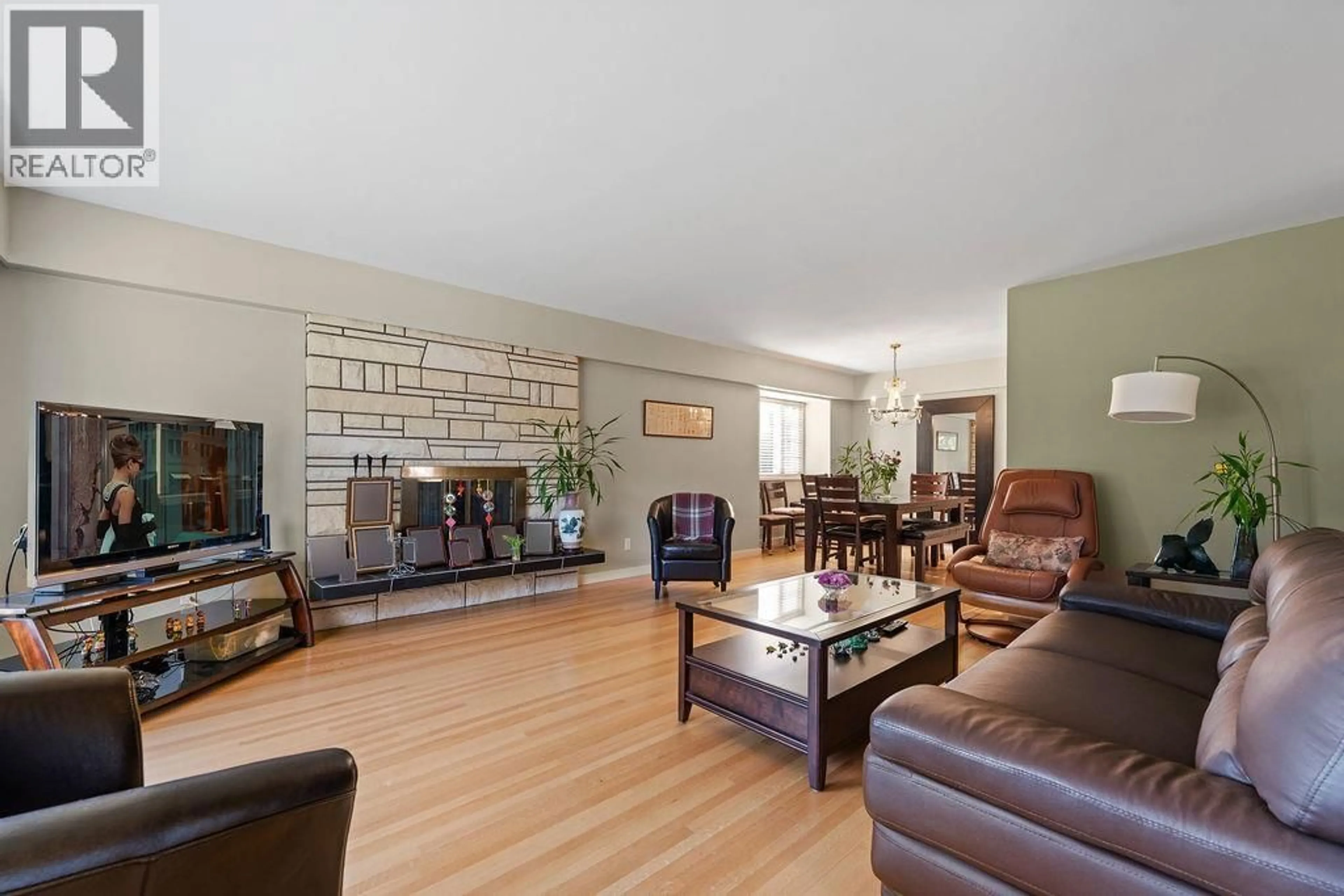Living room with furniture, wood/laminate floor for 7292 SHAWNEE PLACE, Vancouver British Columbia V5S2Z1