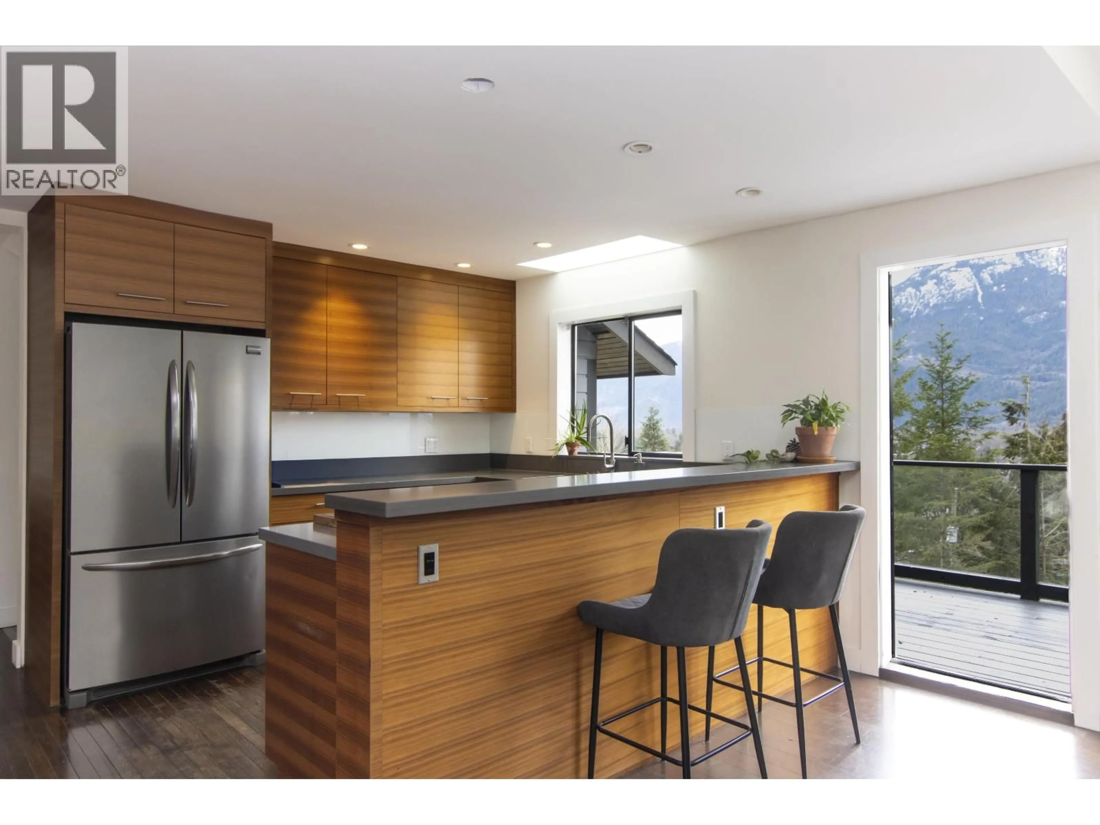 Open concept kitchen, unknown for 40181 SKYLINE DRIVE, Squamish British Columbia V0N1T0