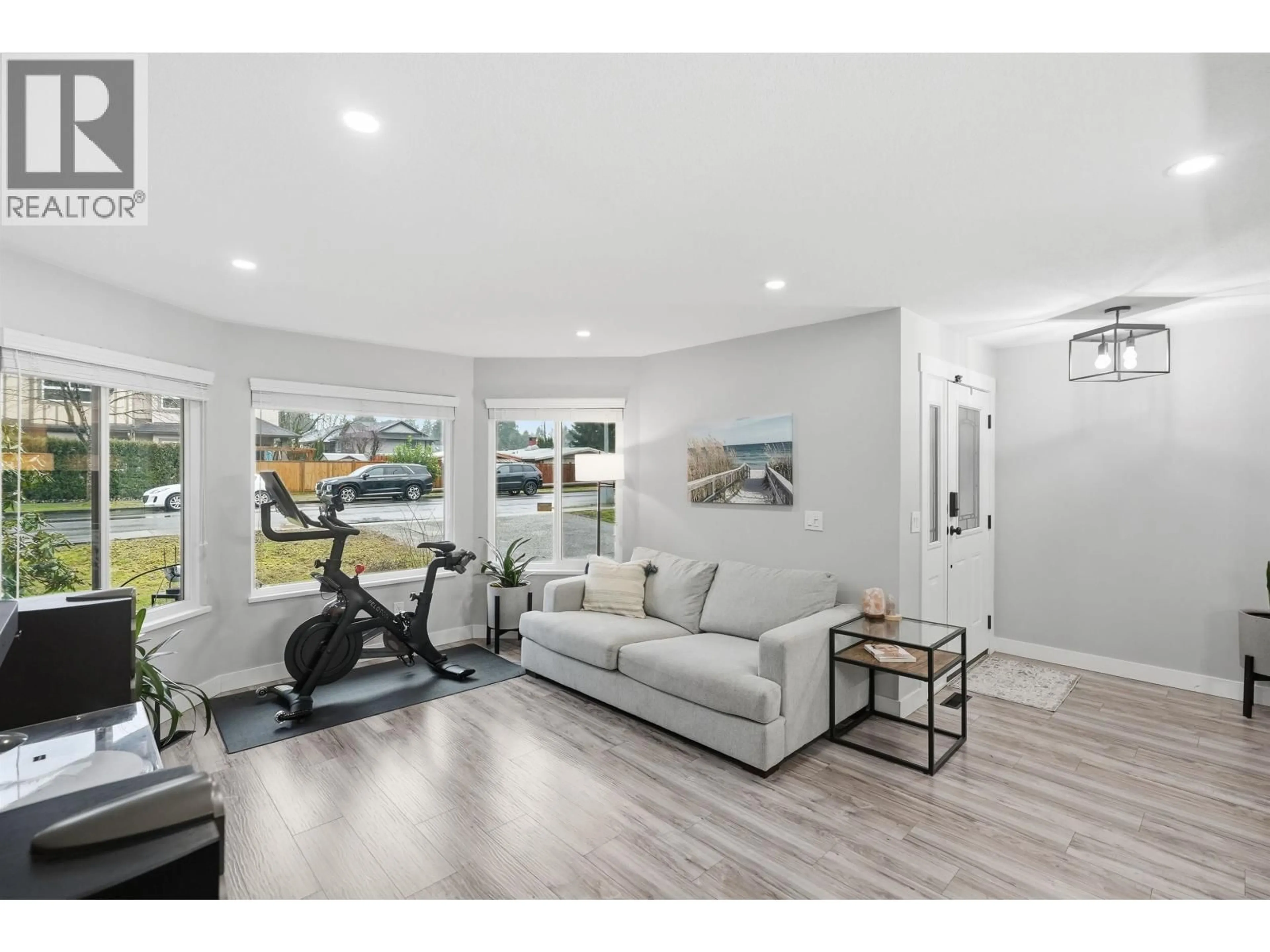 Living room with furniture, unknown for 19439 PARK ROAD, Pitt Meadows British Columbia V3Y1C8
