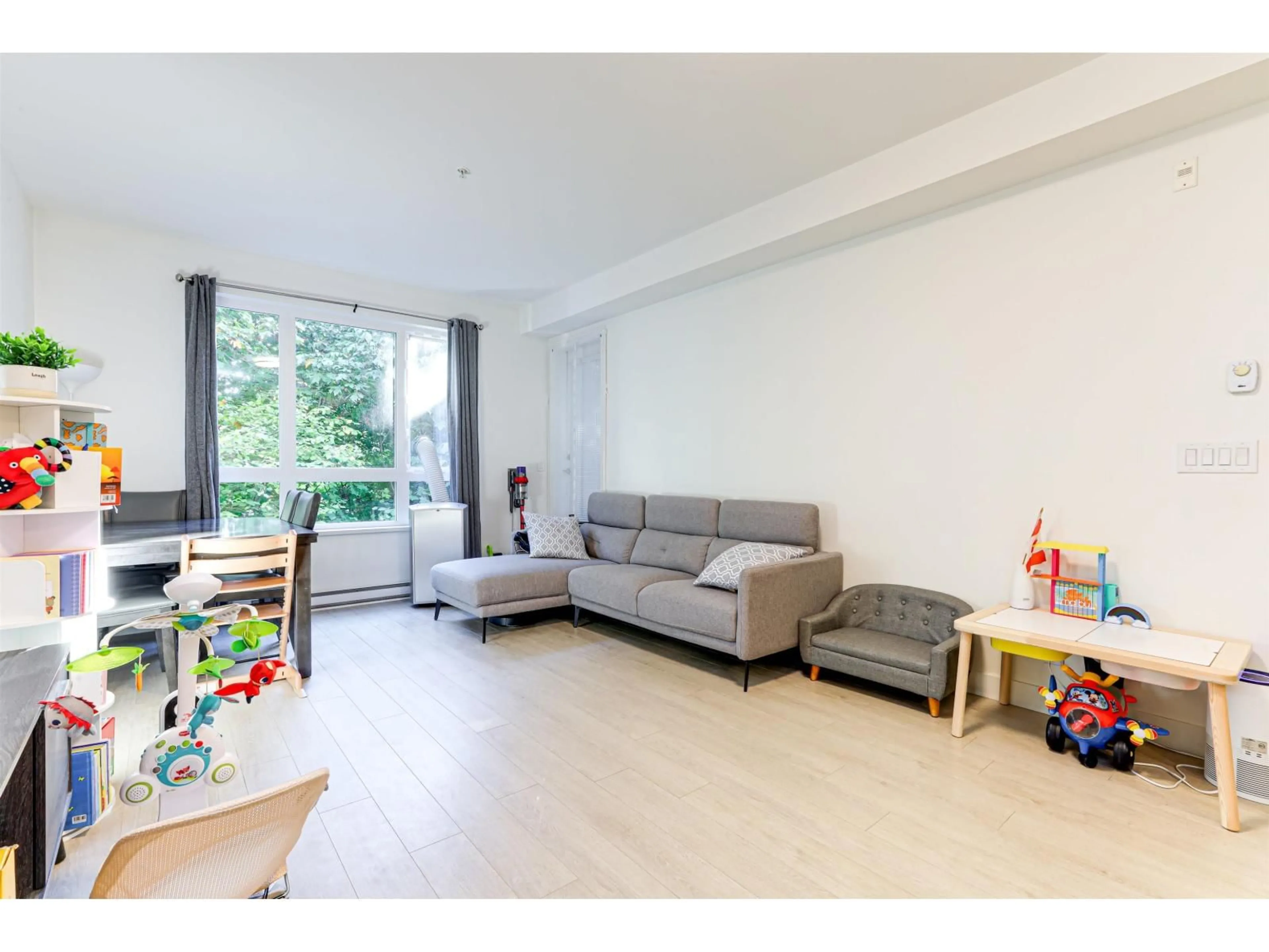 Living room with furniture, unknown for 205 - 13925 FRASER HIGHWAY, Surrey British Columbia V3T4E6