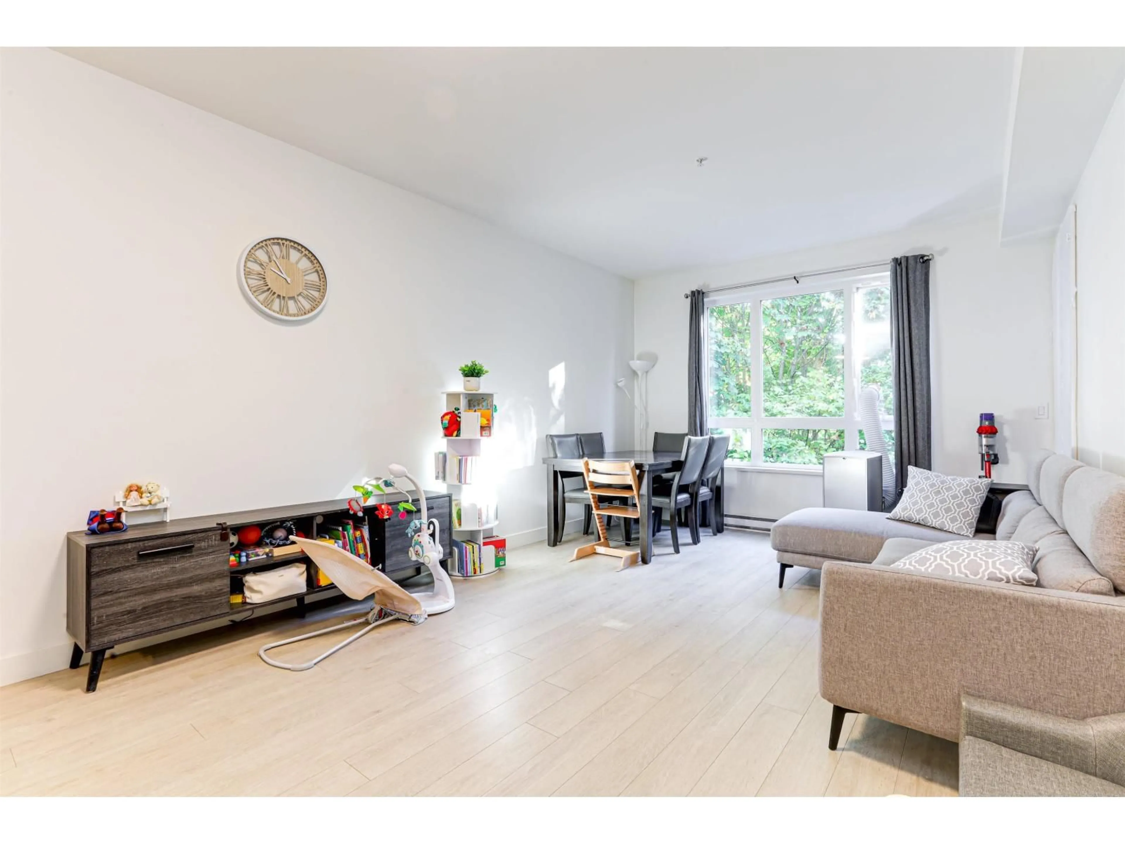 Living room with furniture, unknown for 205 - 13925 FRASER HIGHWAY, Surrey British Columbia V3T4E6