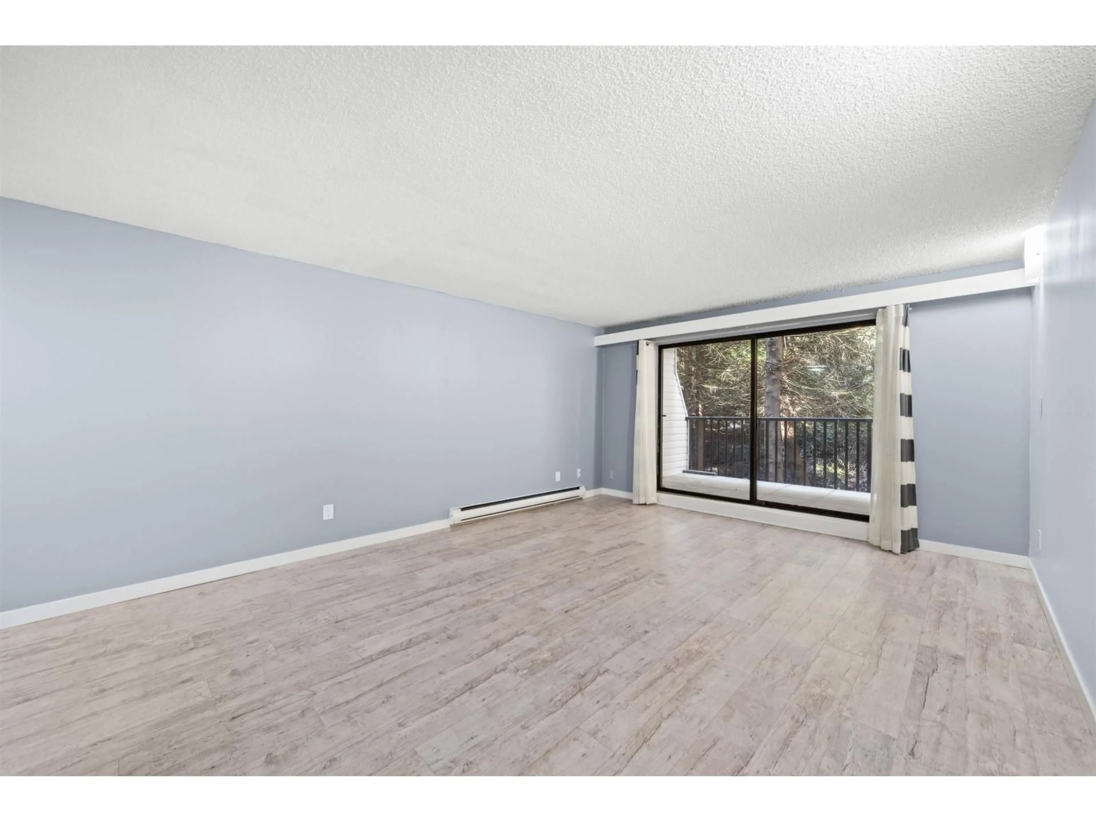 A pic of a room for 110 - 15238 100 AVENUE, Surrey British Columbia V3R7T9