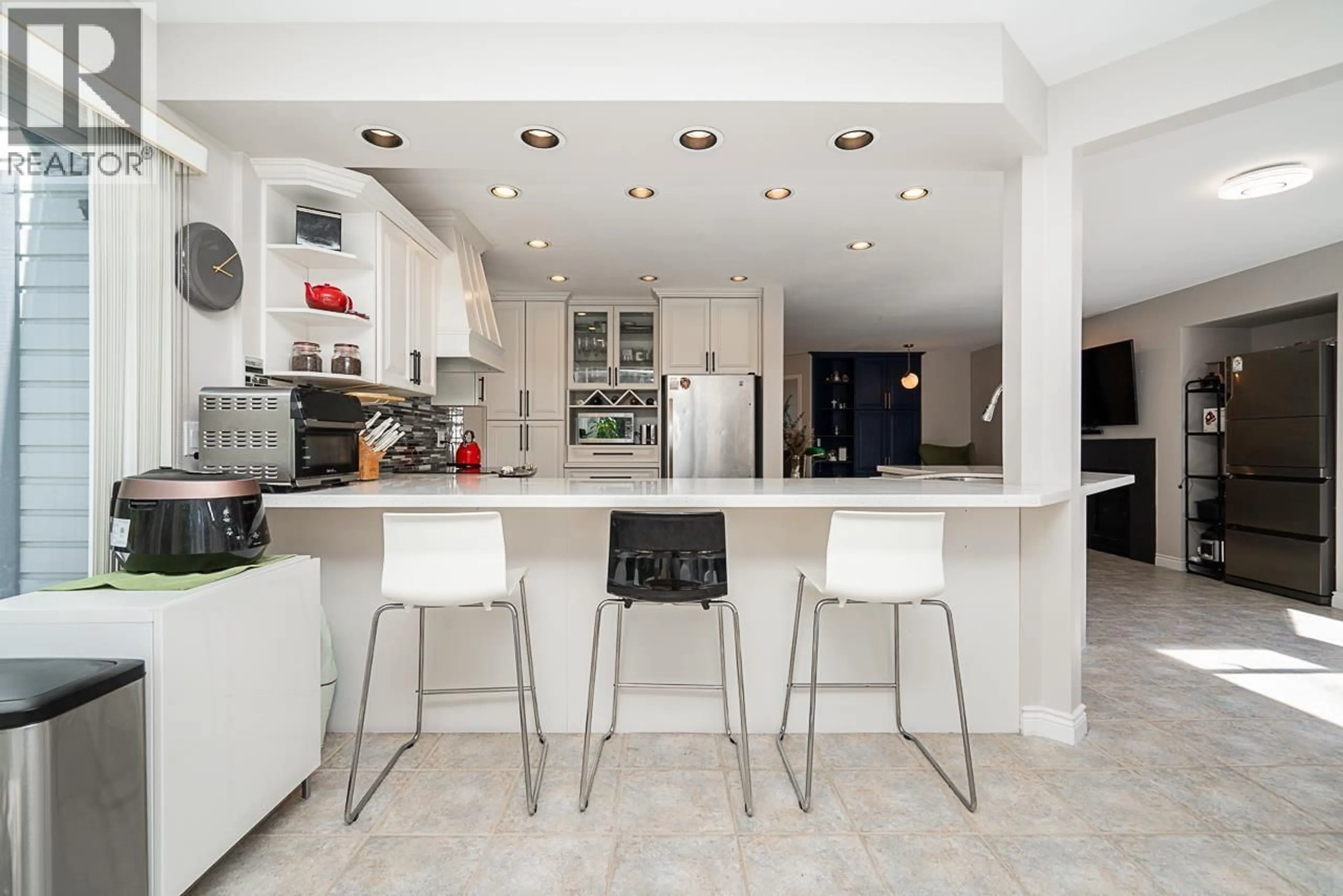 Contemporary kitchen, ceramic/tile floor for 7 ASPEN COURT, Port Moody British Columbia V3H4V6