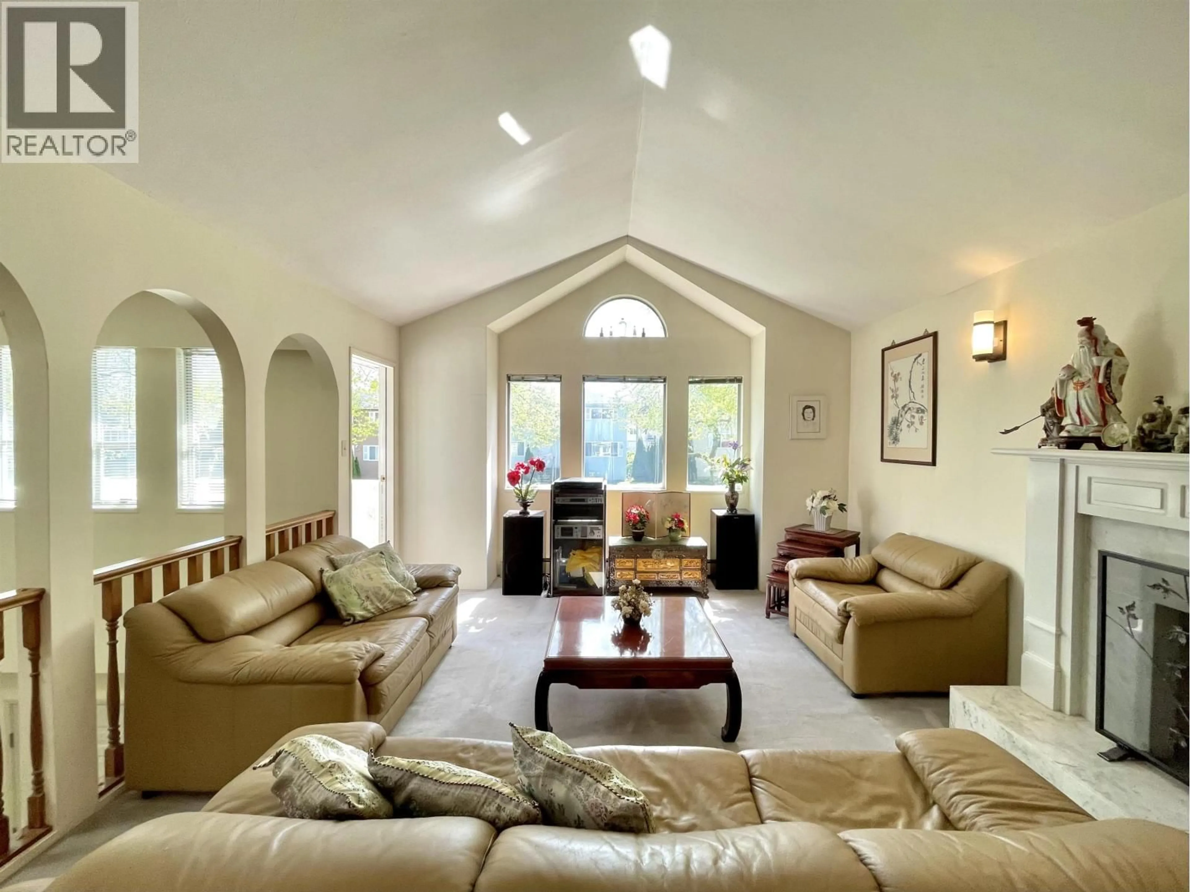 Living room with furniture, unknown for 937 18TH AVENUE, Vancouver British Columbia V5Z1W4