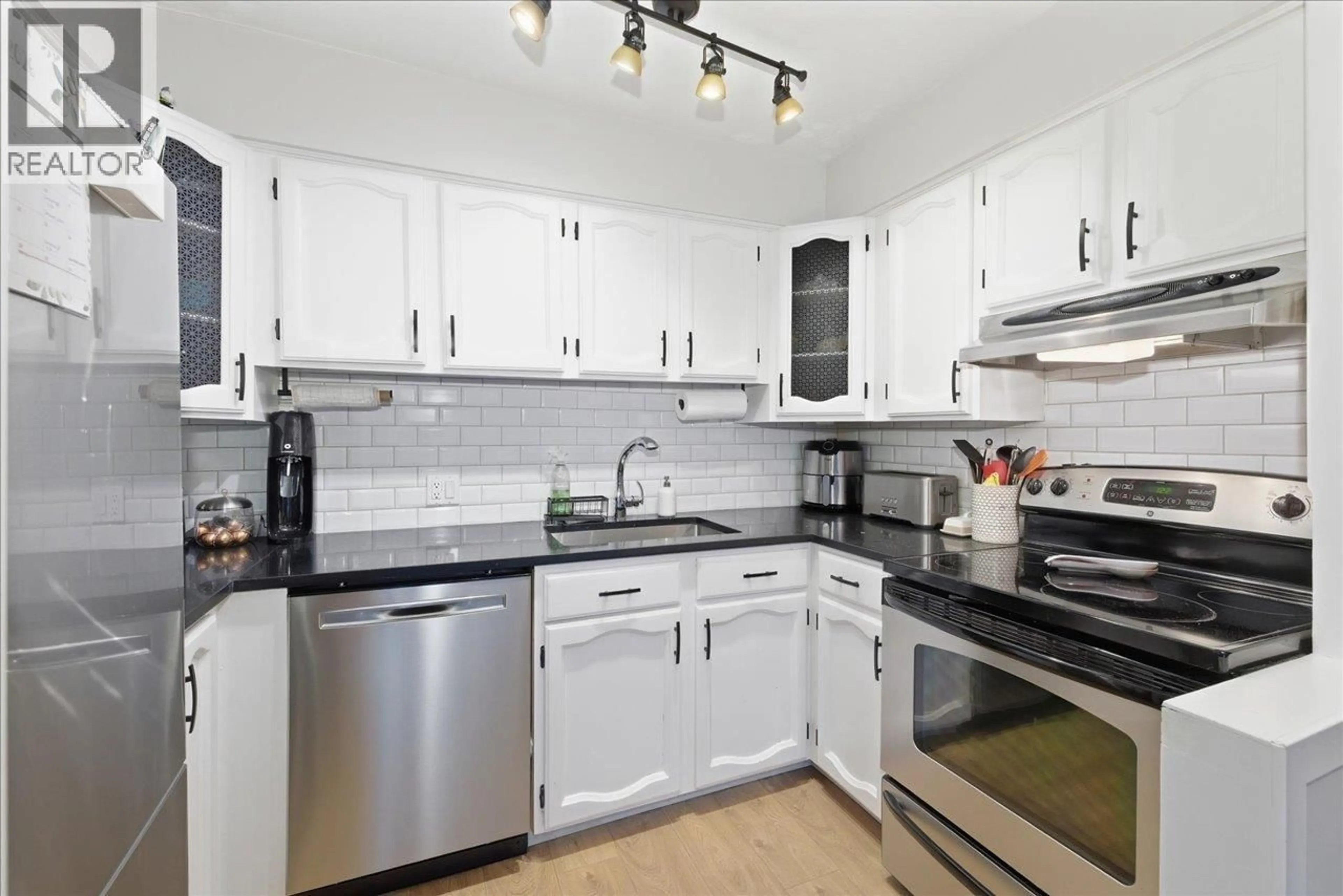 Standard kitchen, unknown for 306 - 1864 FRANCES STREET, Vancouver British Columbia V5L1Z7