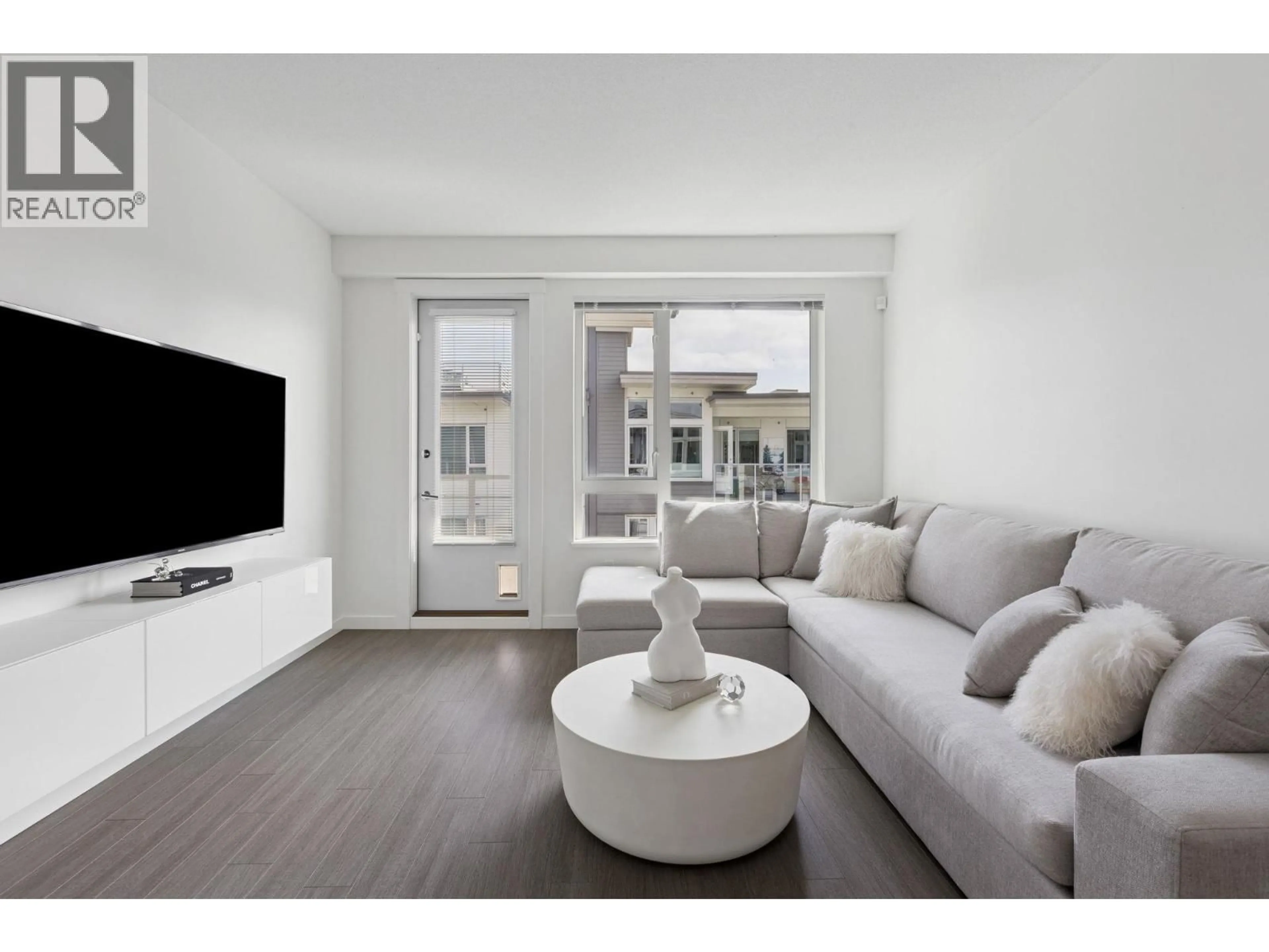 Living room with furniture, unknown for 501 - 277 1ST STREET, North Vancouver British Columbia V7M0E8