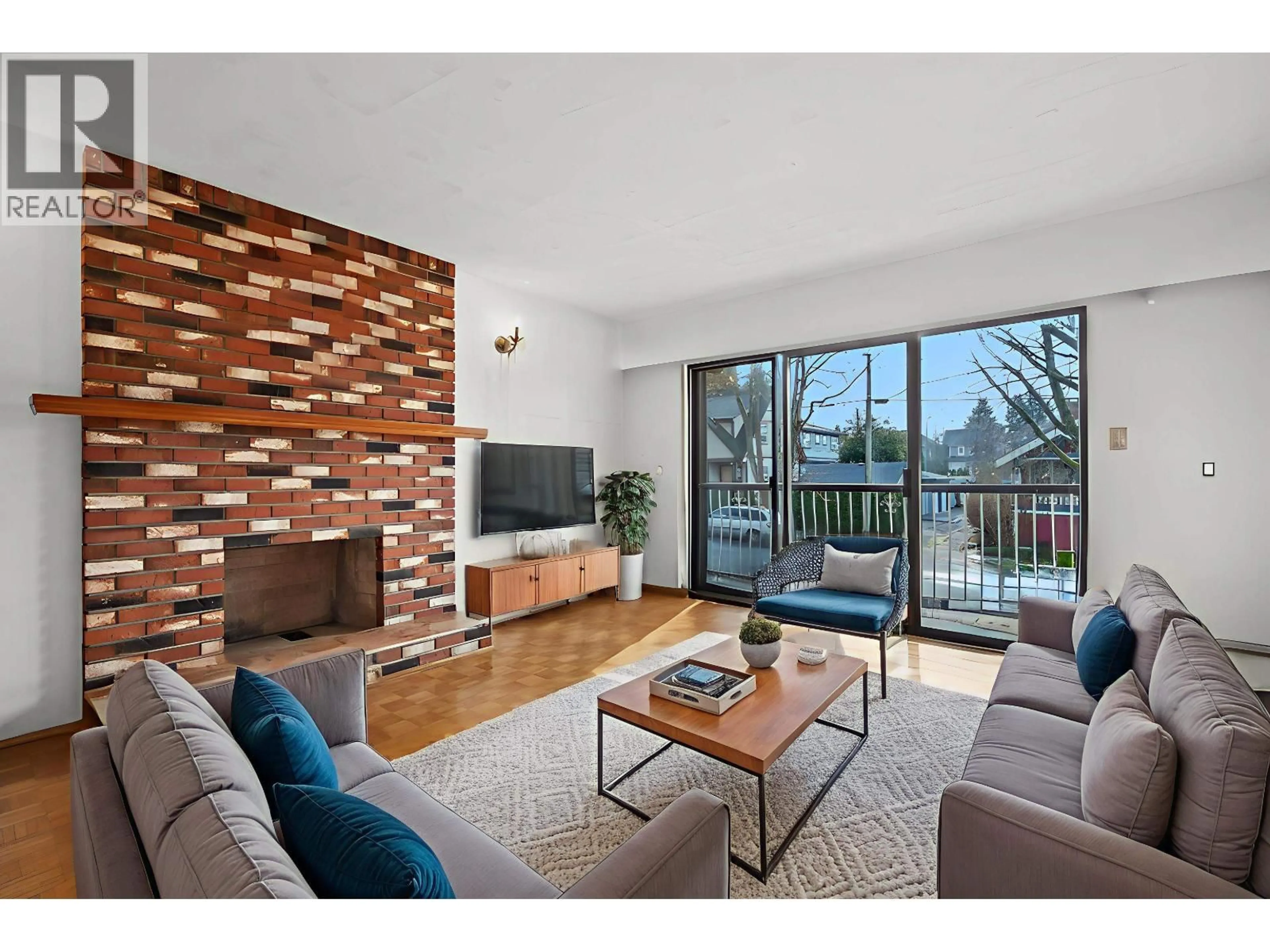 Living room with furniture, wood/laminate floor for 1181 24TH AVENUE, Vancouver British Columbia V5V2B3