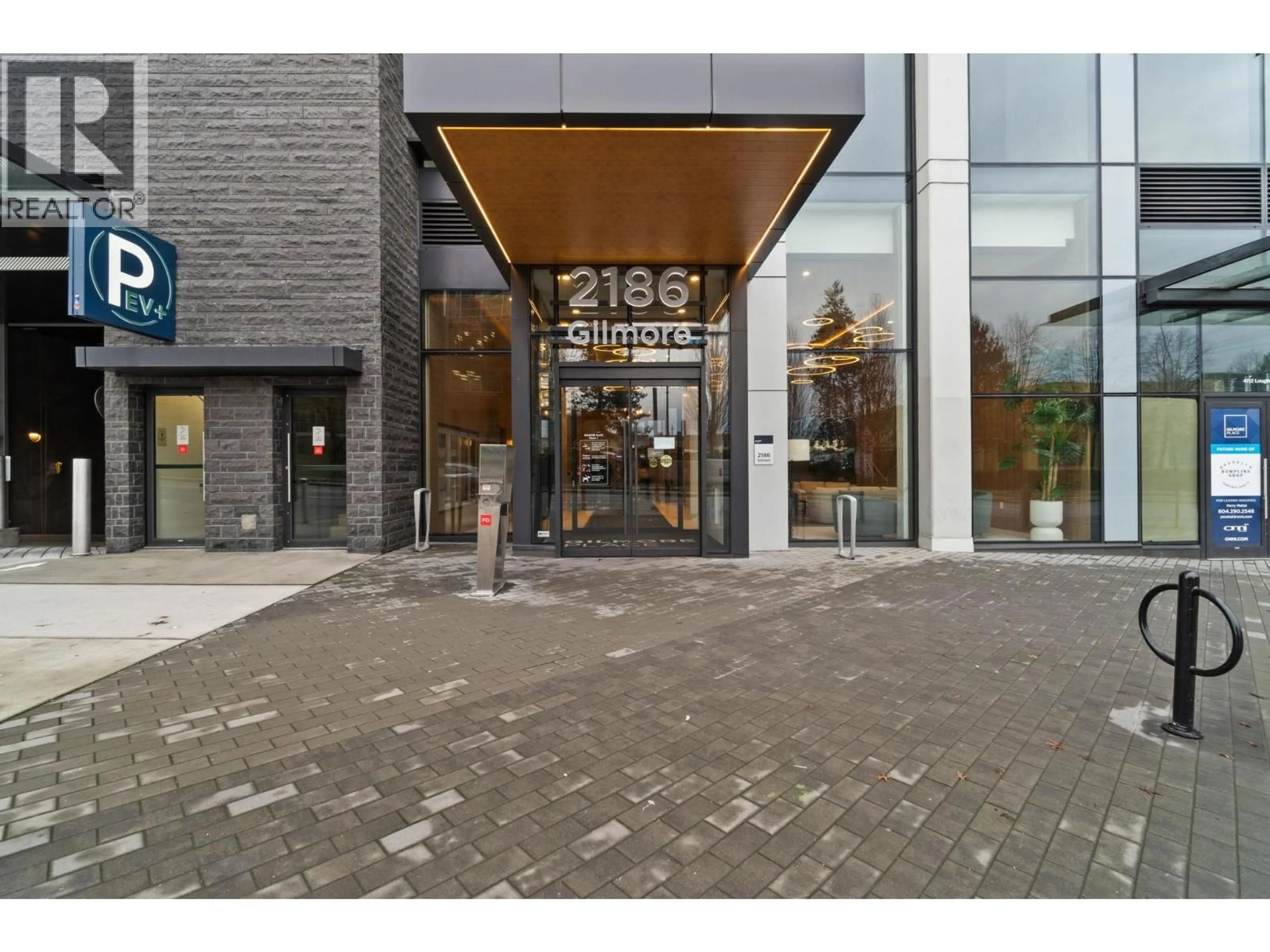 Indoor foyer for 2902 - 2186 GILMORE AVENUE, Vancouver British Columbia V5C0N7