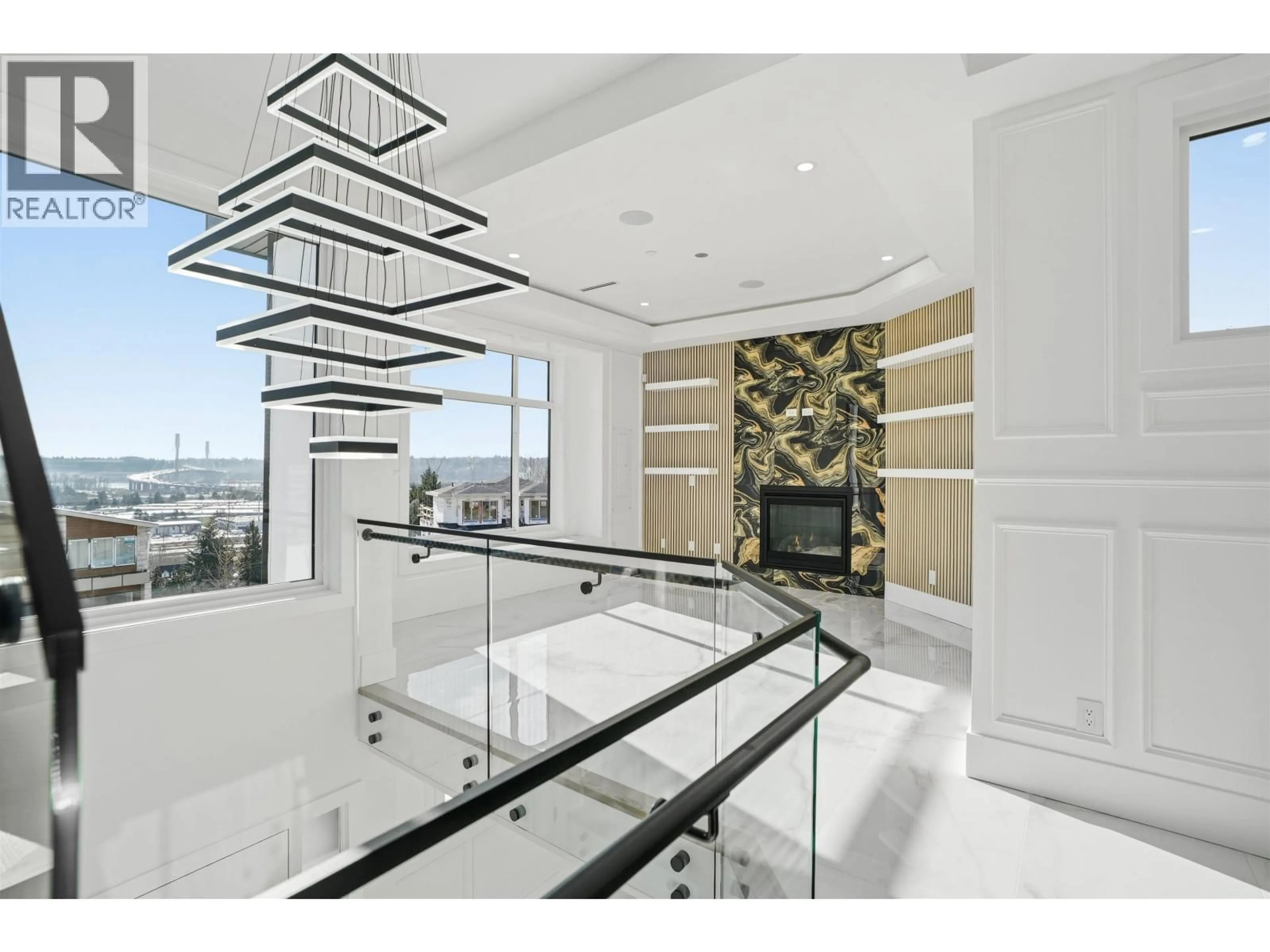 Indoor foyer for 2263 MONASHEE COURT, Coquitlam British Columbia V3K6P7