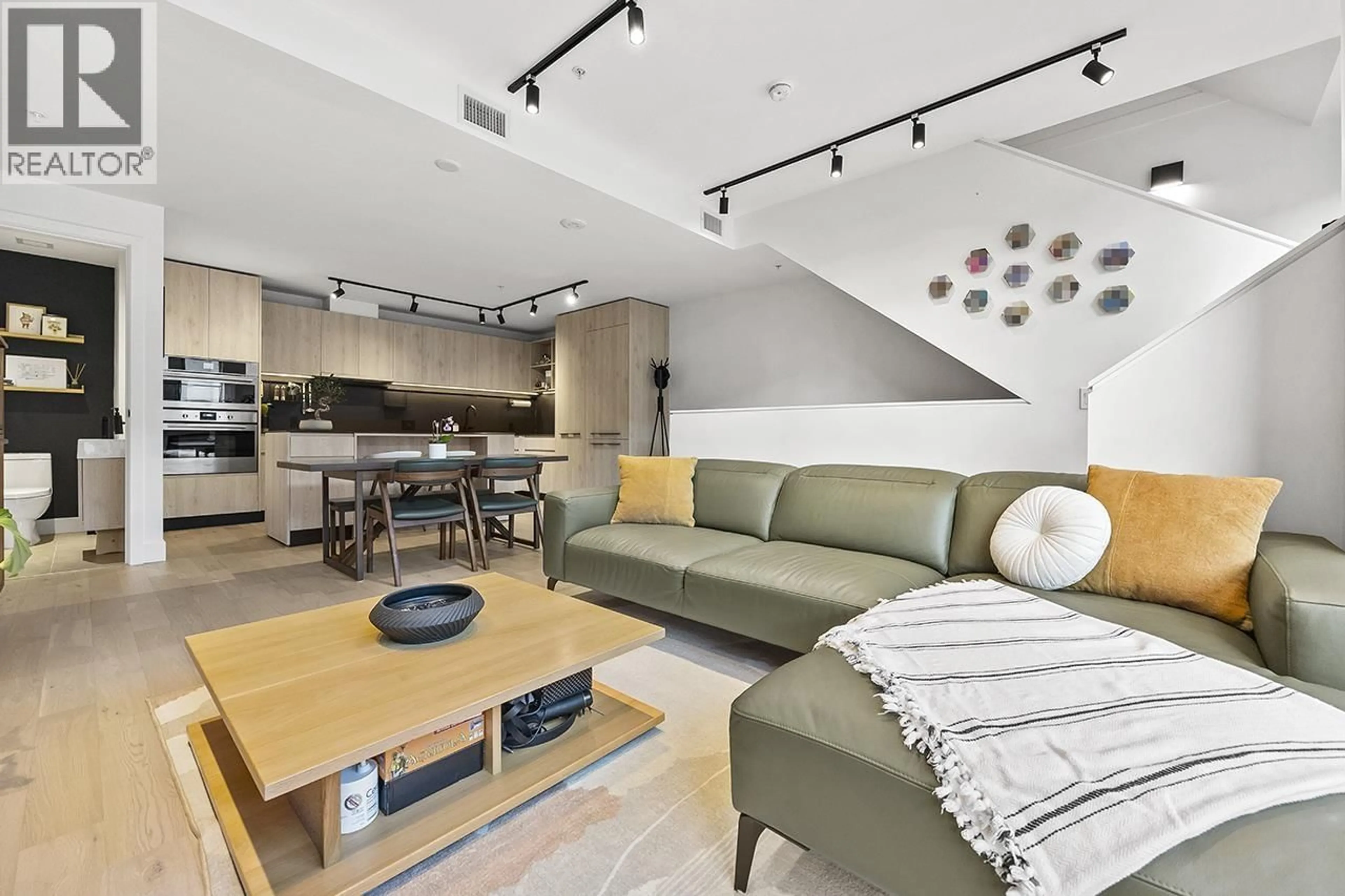 Living room with furniture, unknown for 3956 DUMFRIES STREET, Vancouver British Columbia V5N0J1