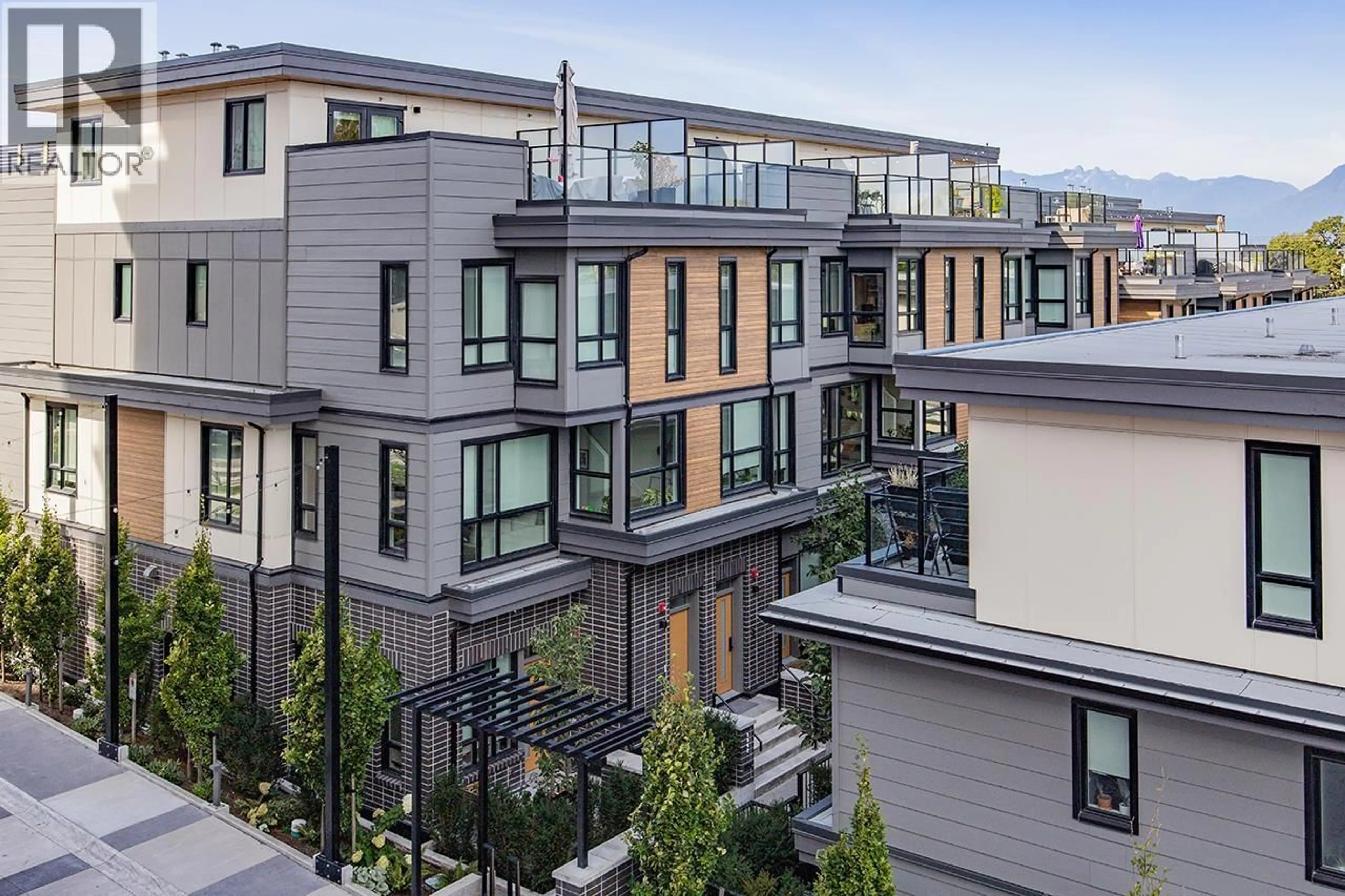 Unknown for 3956 DUMFRIES STREET, Vancouver British Columbia V5N0J1