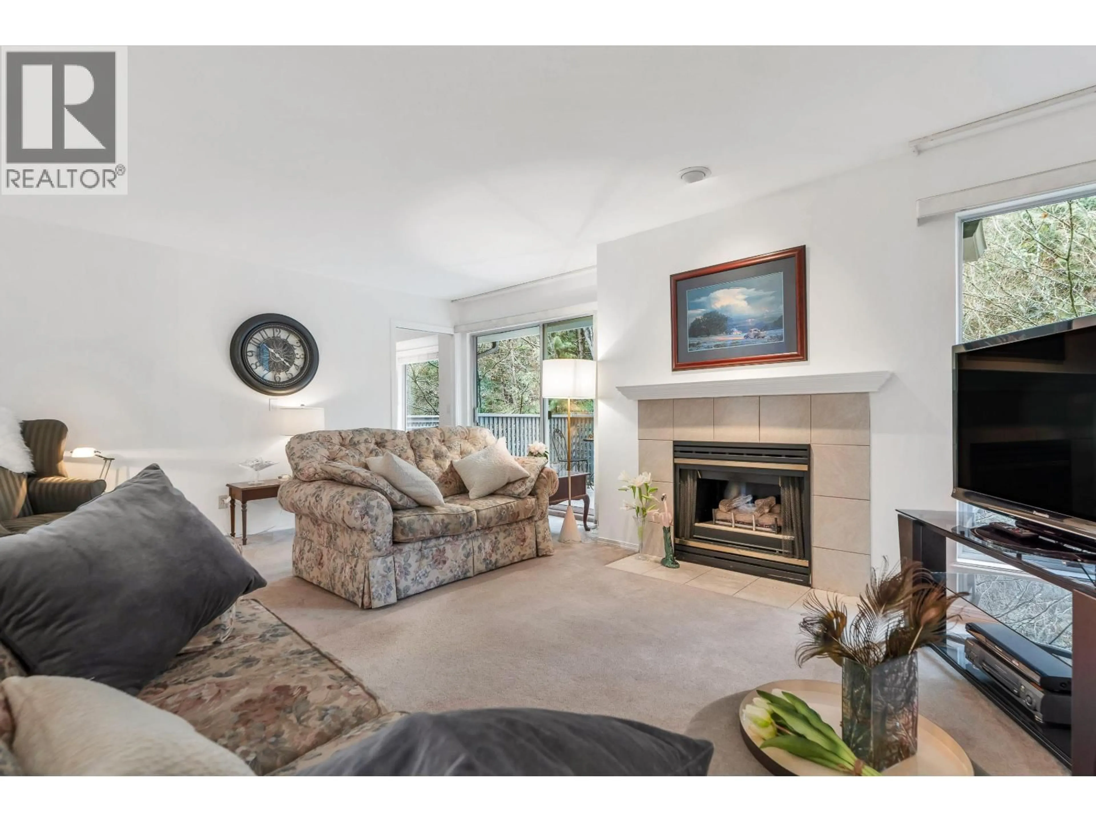 Living room with furniture, unknown for 12 - 3634 GARIBALDI DRIVE, North Vancouver British Columbia V7H2X5