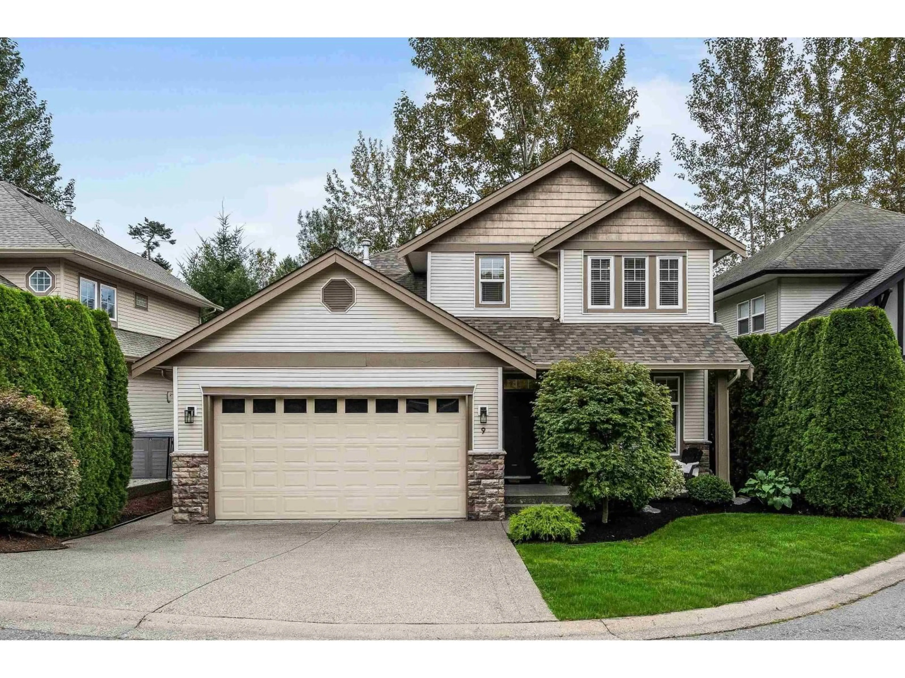 Home with vinyl exterior material, street for 9 - 45957 SHERWOOD DRIVE, Chilliwack British Columbia V2R5Y2