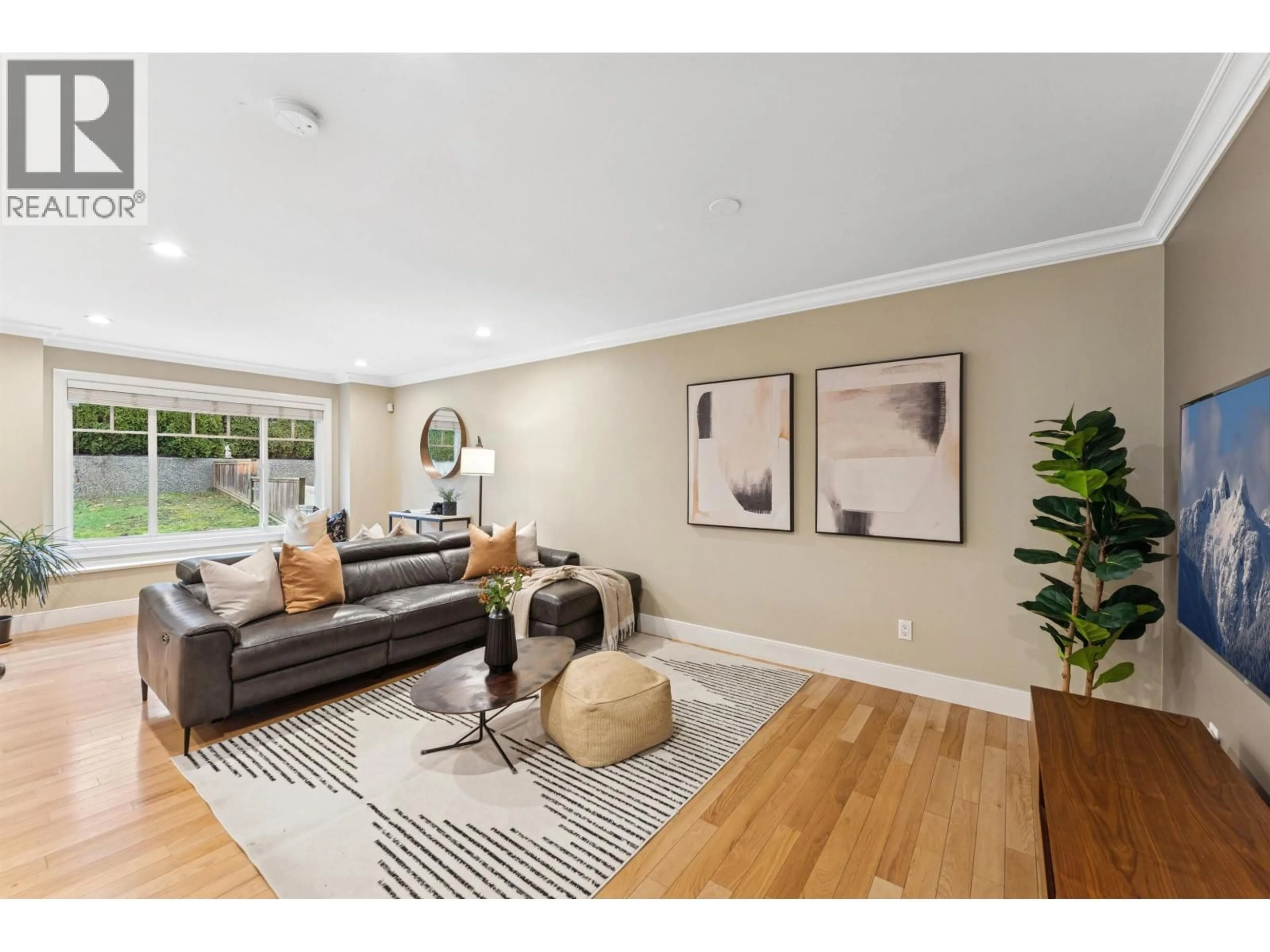 Living room with furniture, unknown for 353 5TH STREET, North Vancouver British Columbia V7L1M1