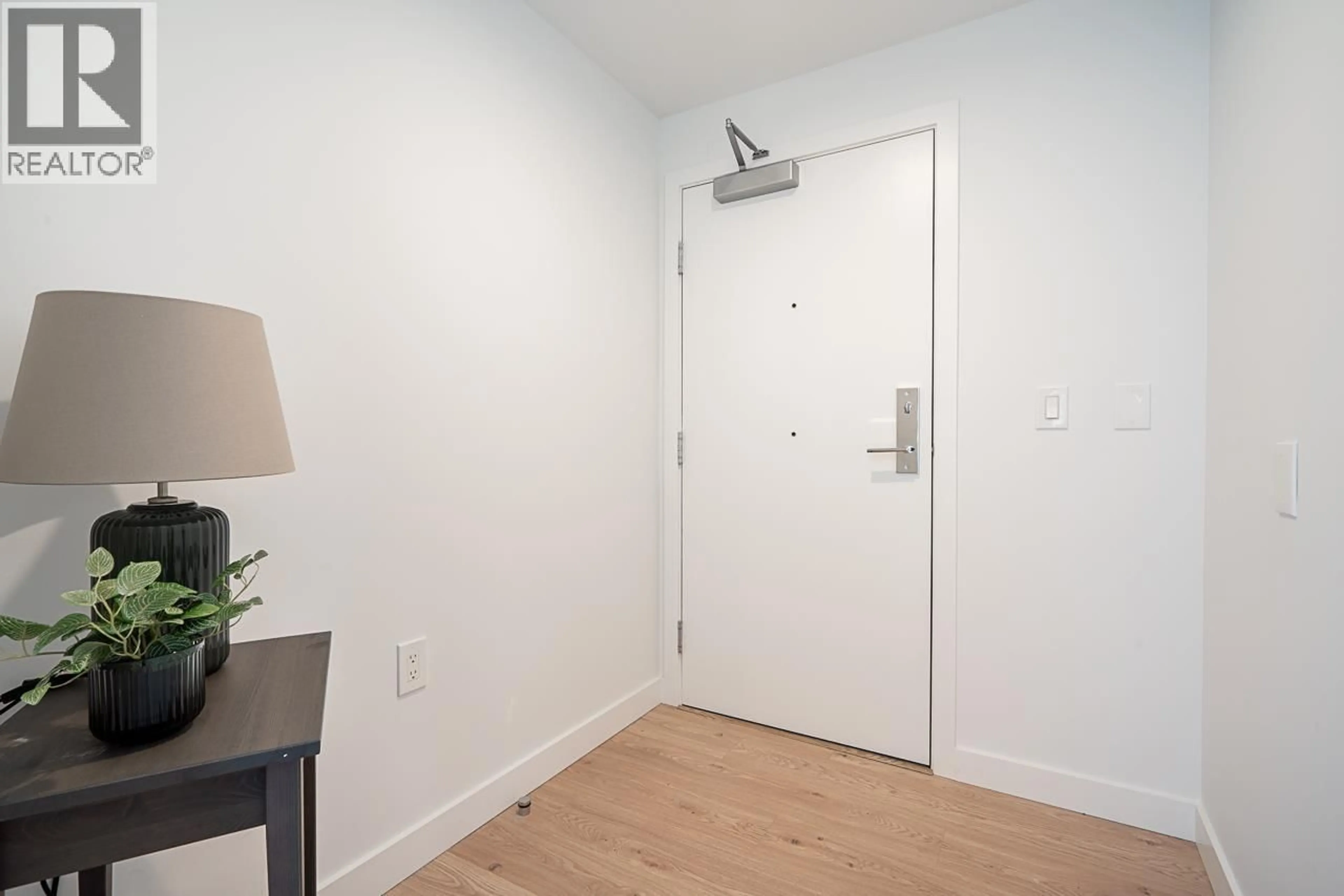 Indoor entryway for 3110 - 2181 MADISON AVENUE, Burnaby British Columbia V5C0N4