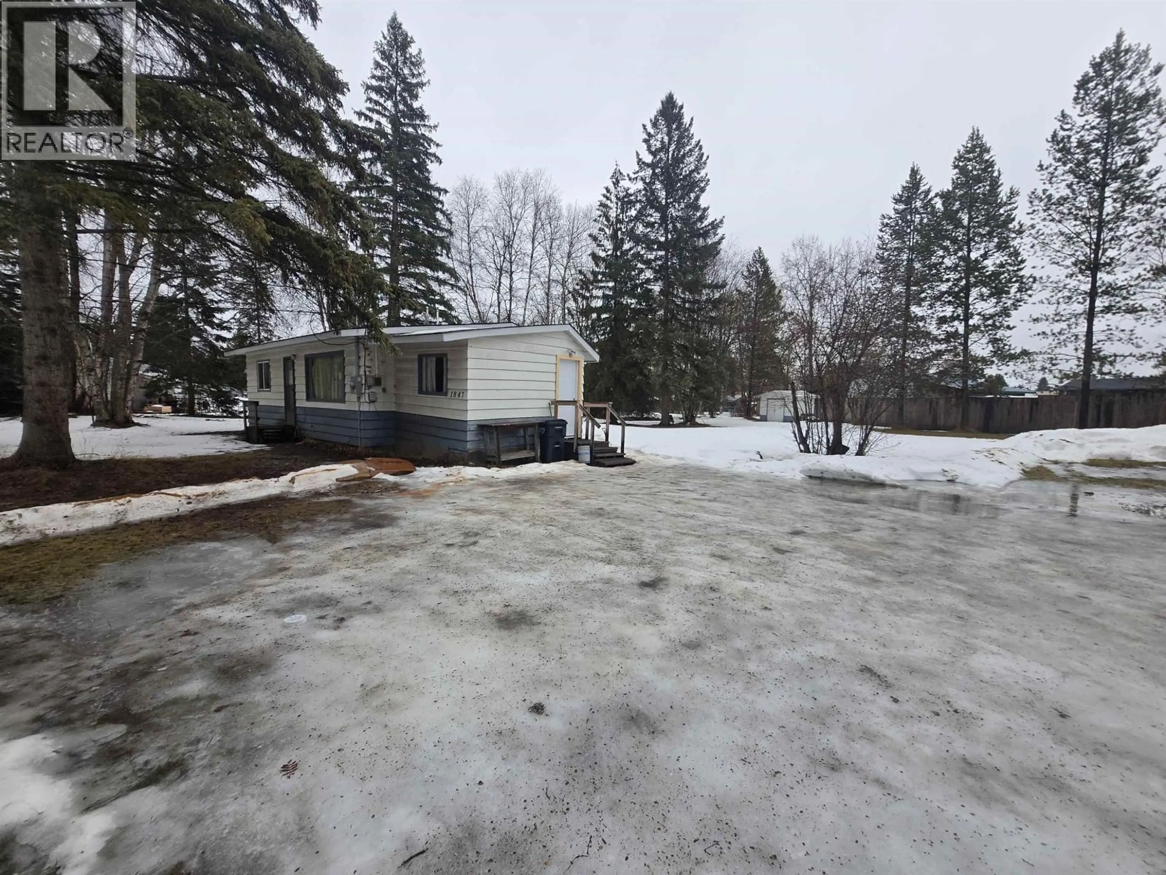 A pic from outside/outdoor area/front of a property/back of a property/a pic from drone, street for 1847 MAPLE DRIVE, Quesnel British Columbia V2J4A5