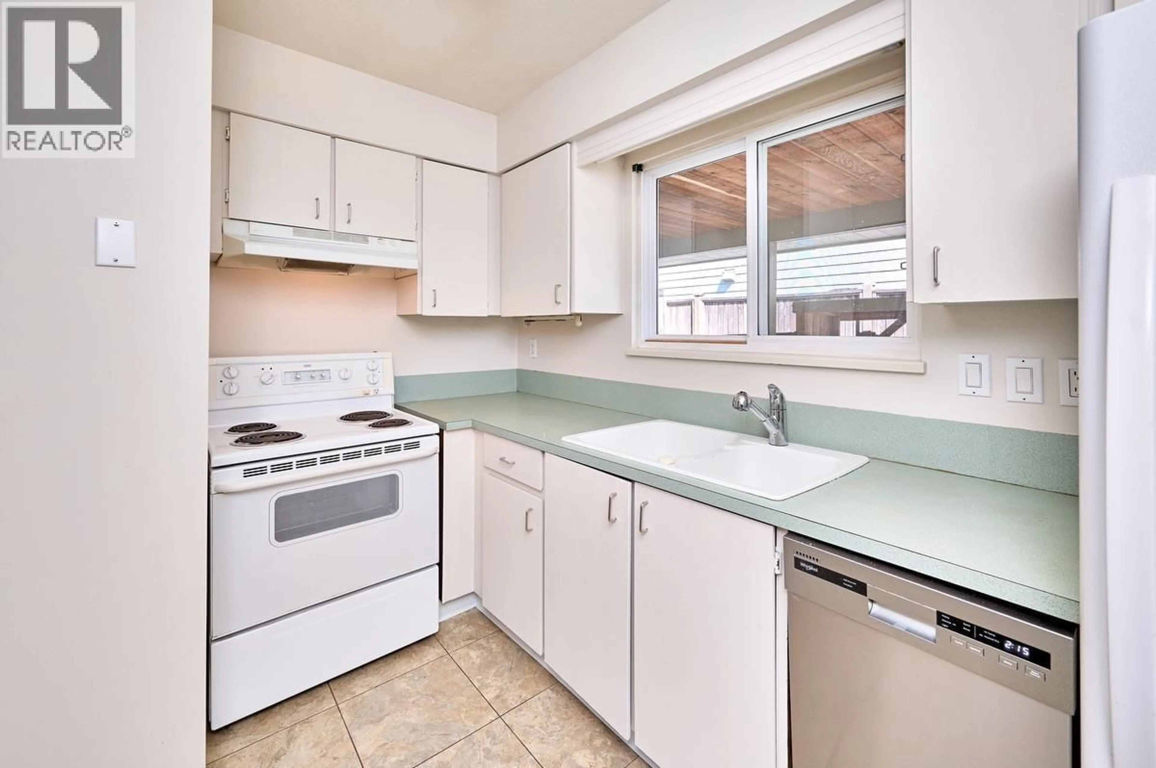 Standard kitchen, ceramic/tile floor for 11371 FRIGATE COURT, Richmond British Columbia V7E4M4