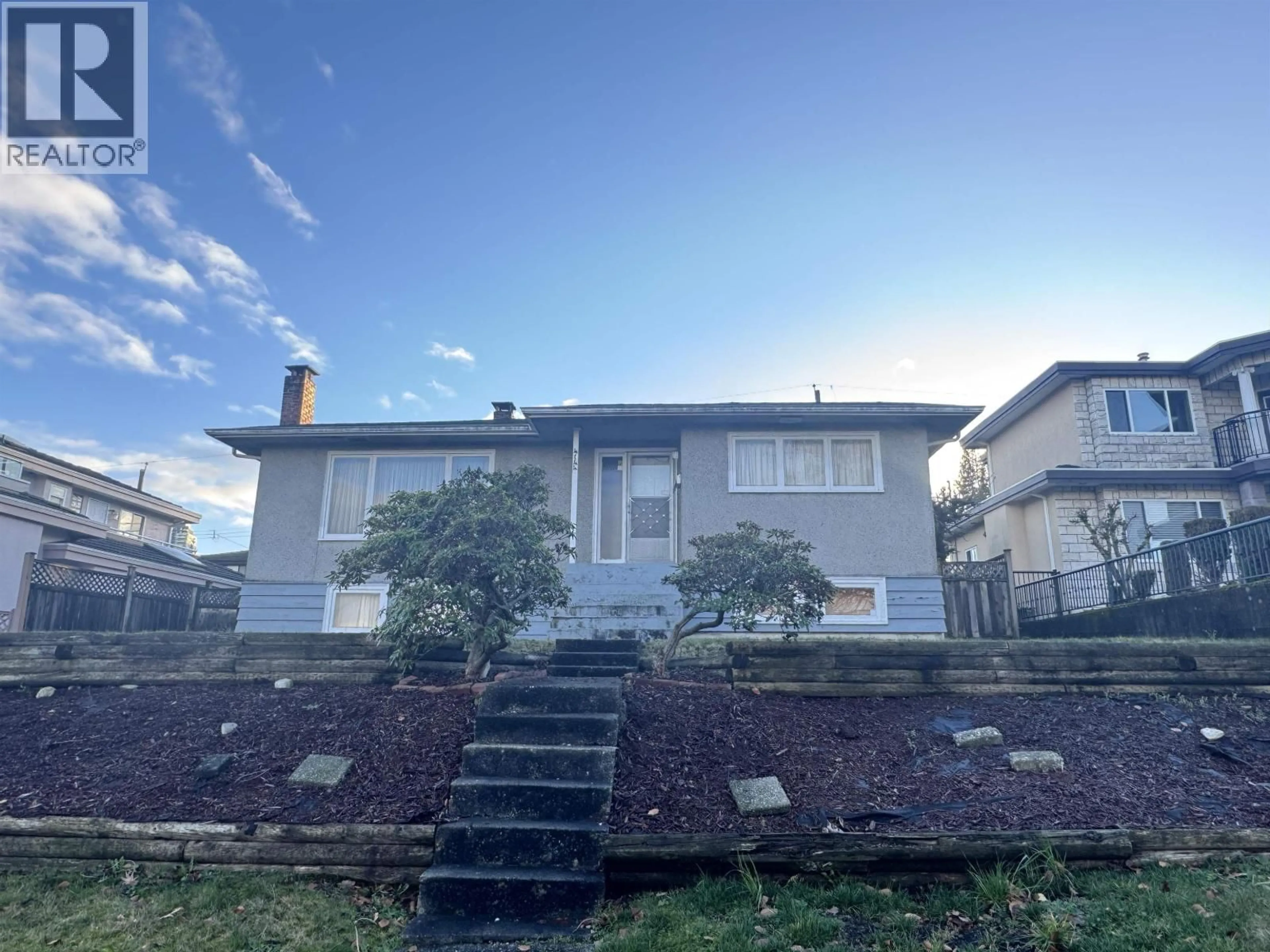 A pic from outside/outdoor area/front of a property/back of a property/a pic from drone, building for 4144 PRICE CRESCENT, Burnaby British Columbia V5G2N1
