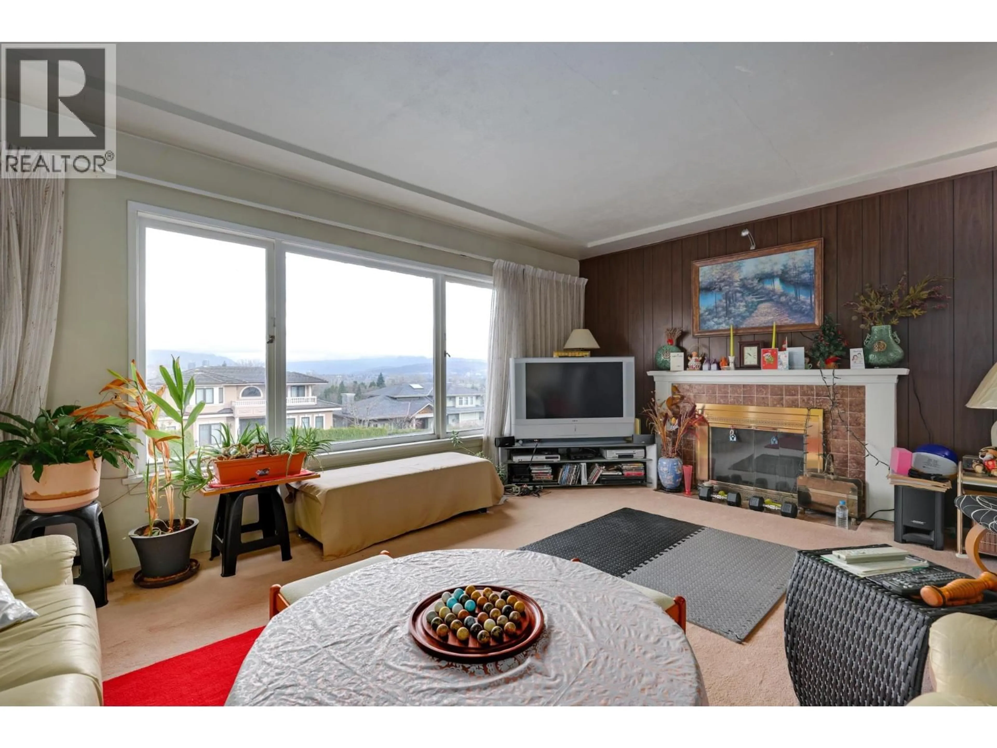 Living room with furniture, wood/laminate floor for 4144 PRICE CRESCENT, Burnaby British Columbia V5G2N1