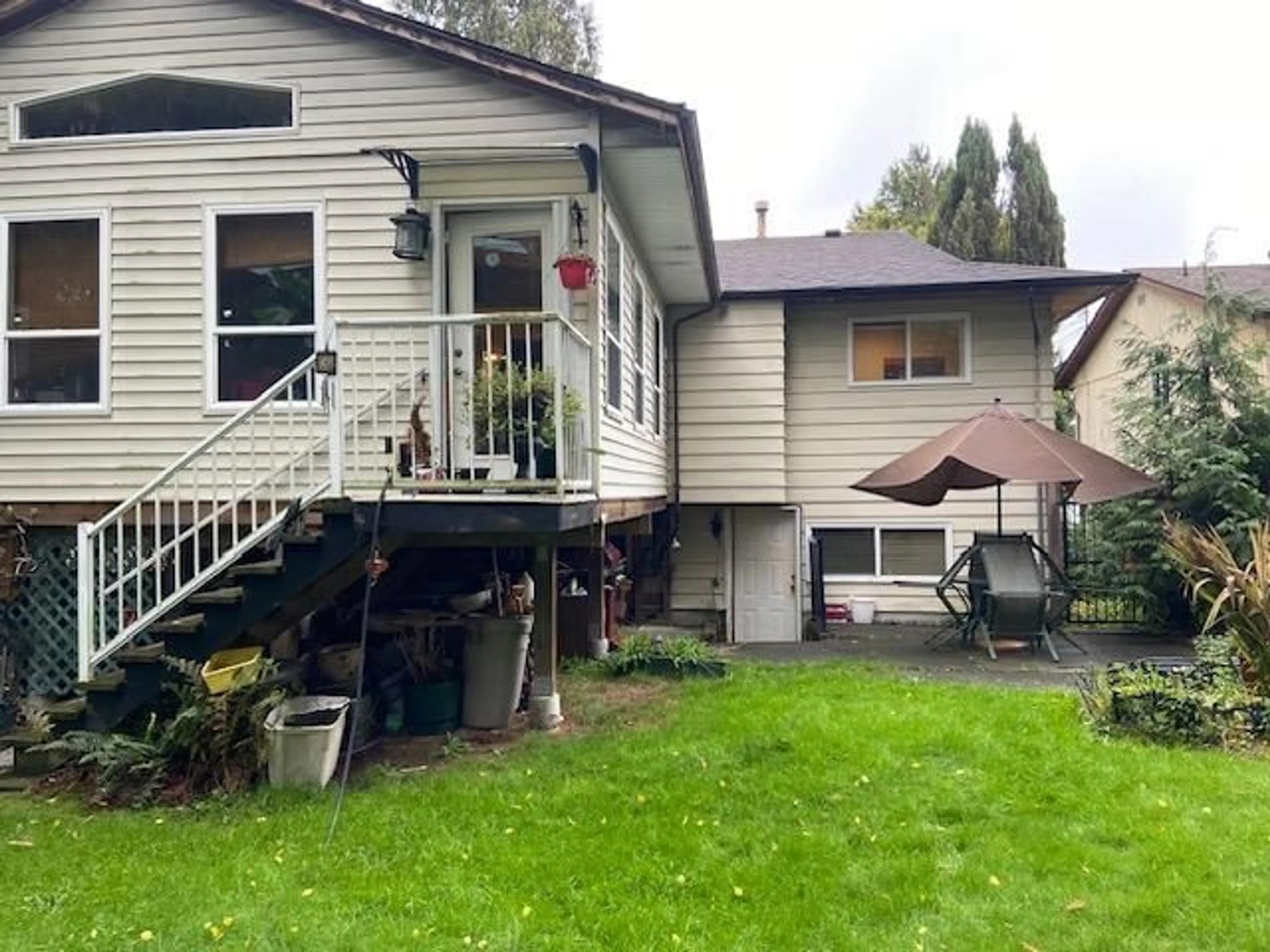 A pic from outside/outdoor area/front of a property/back of a property/a pic from drone, unknown for 13169 98 AVENUE, Surrey British Columbia V3T1B8